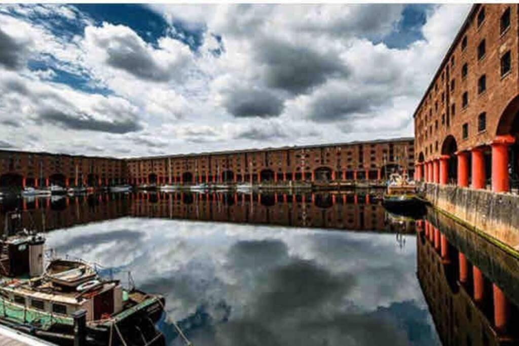 Liverpool, Superb City Centre Apartment With Parking view 5