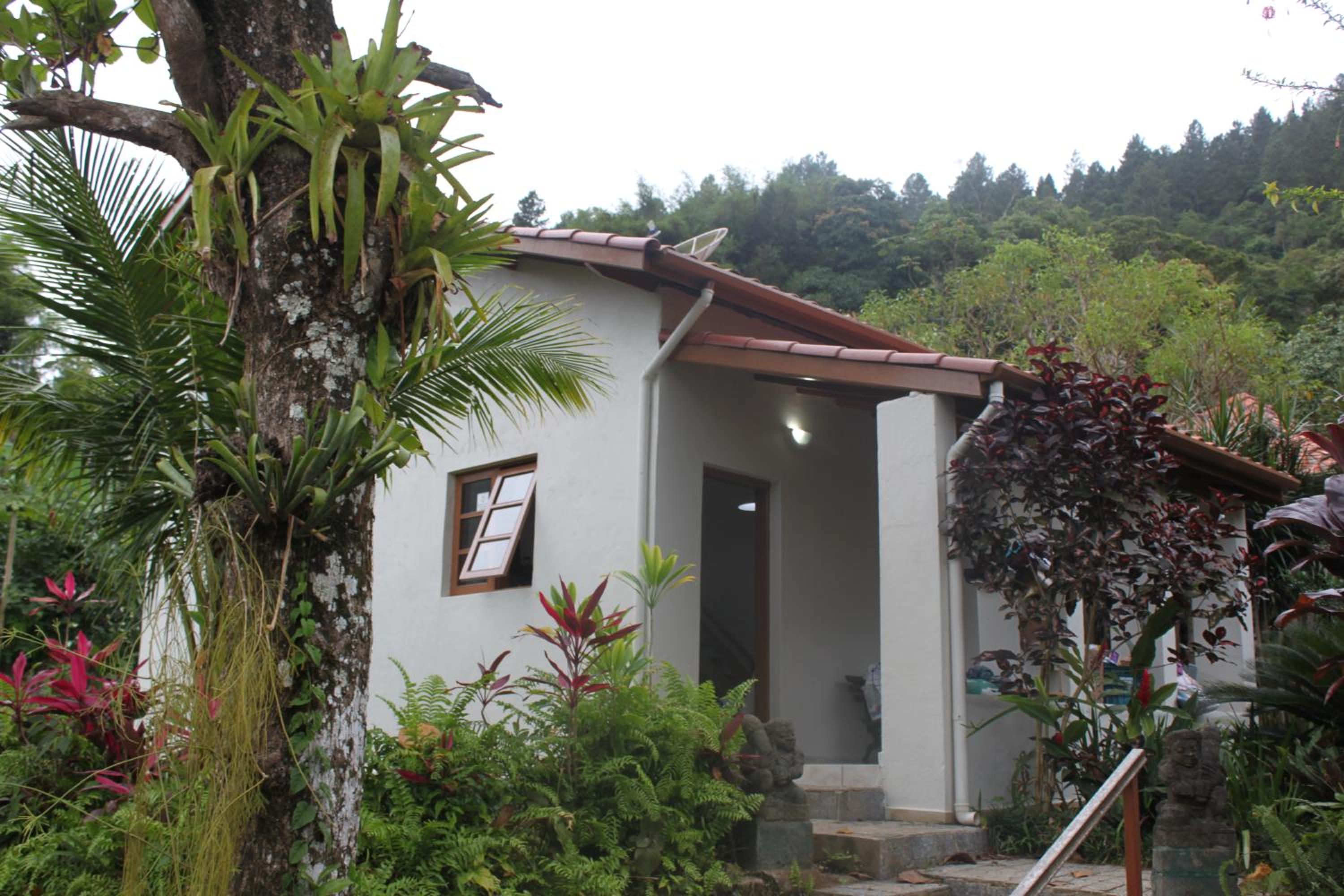 Piscina climatizada, jacuzzi e com grande área verde