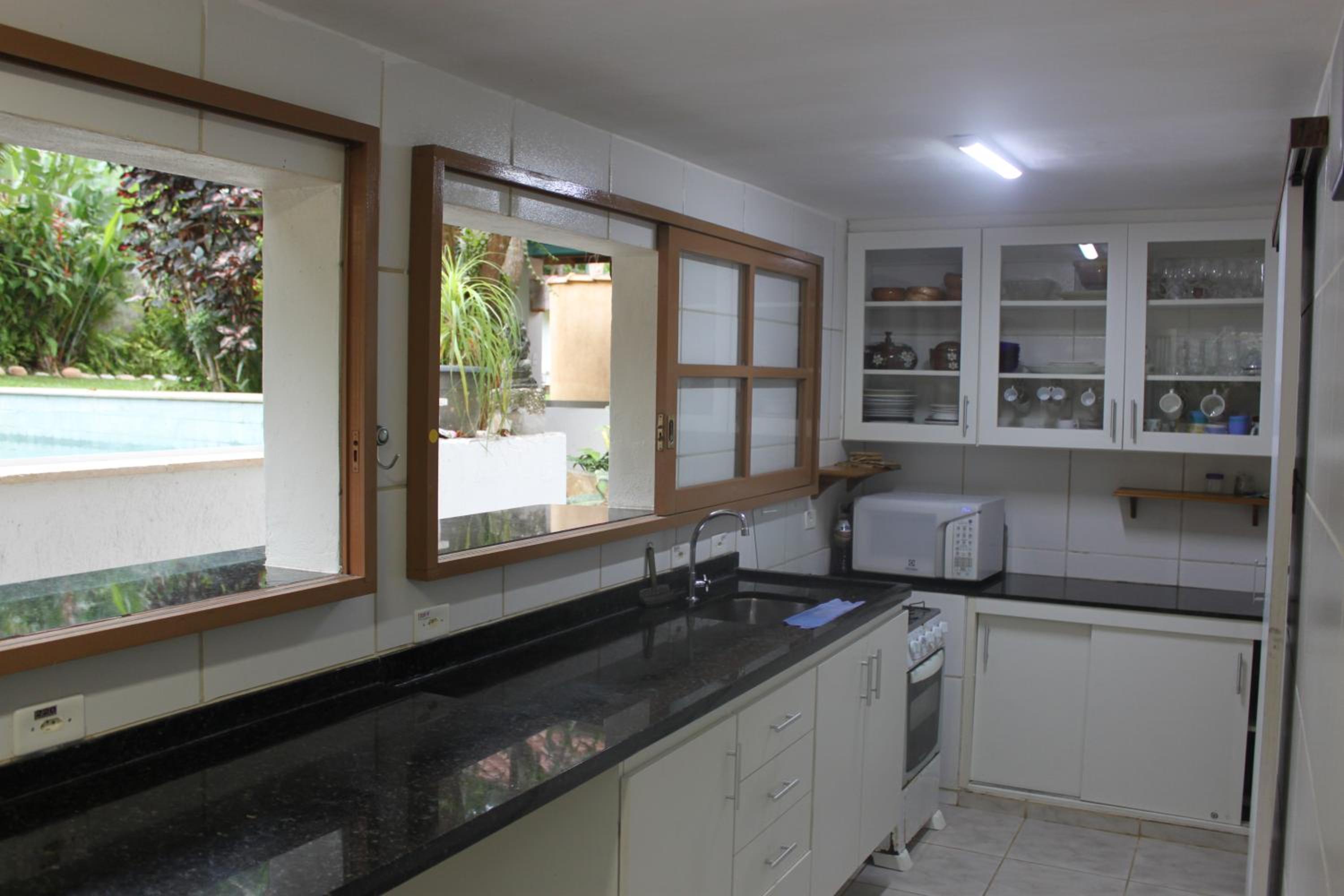 Piscina climatizada, jacuzzi e com grande área verde