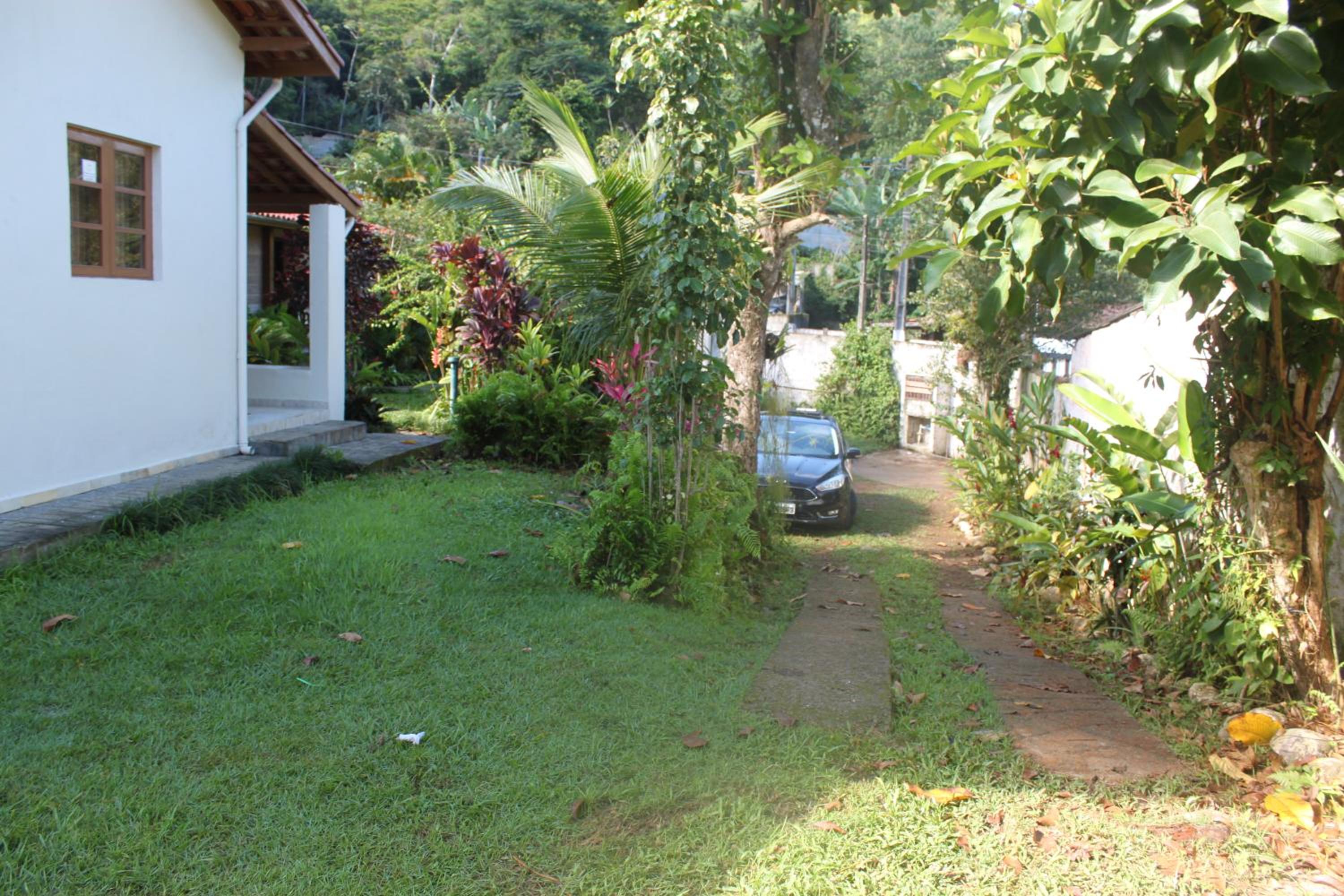 Piscina climatizada, jacuzzi e com grande área verde