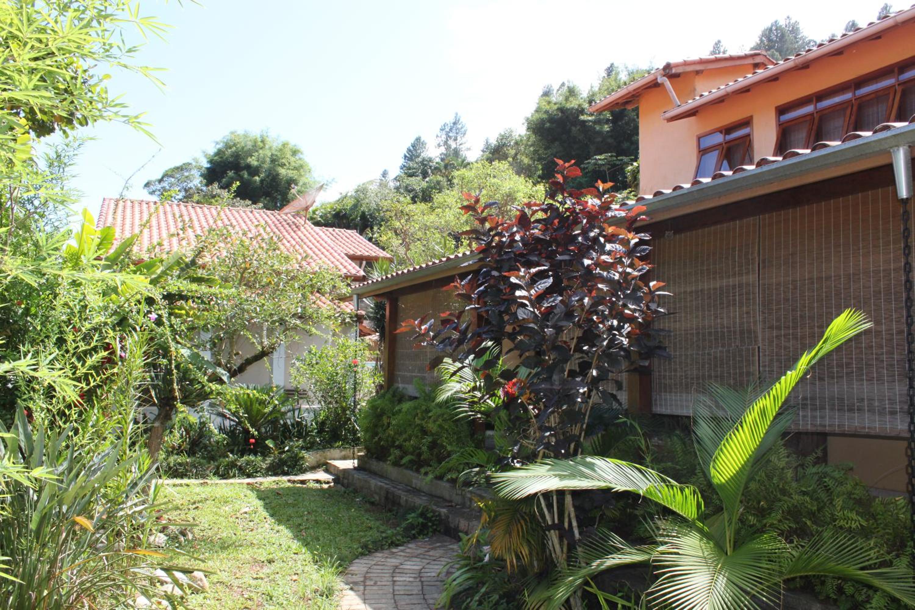 Piscina climatizada, jacuzzi e com grande área verde