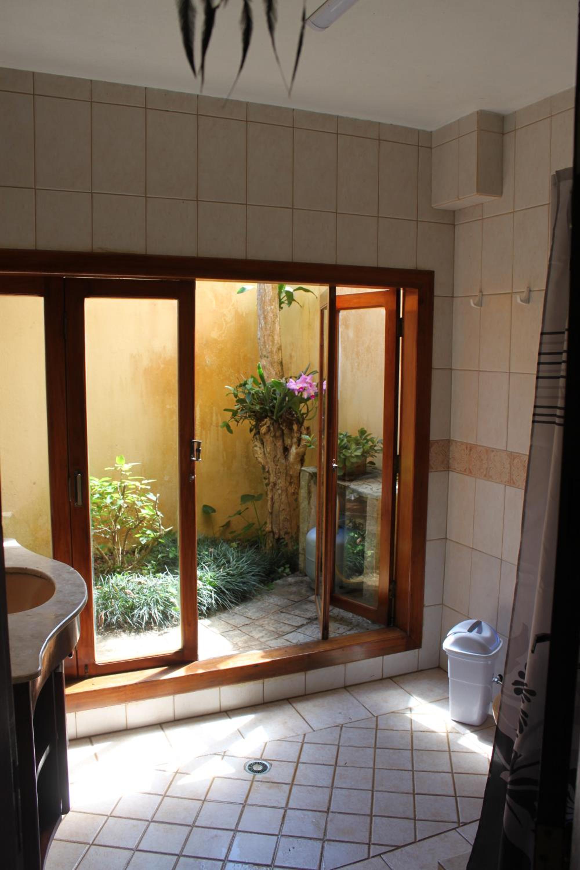 Piscina climatizada, jacuzzi e com grande área verde