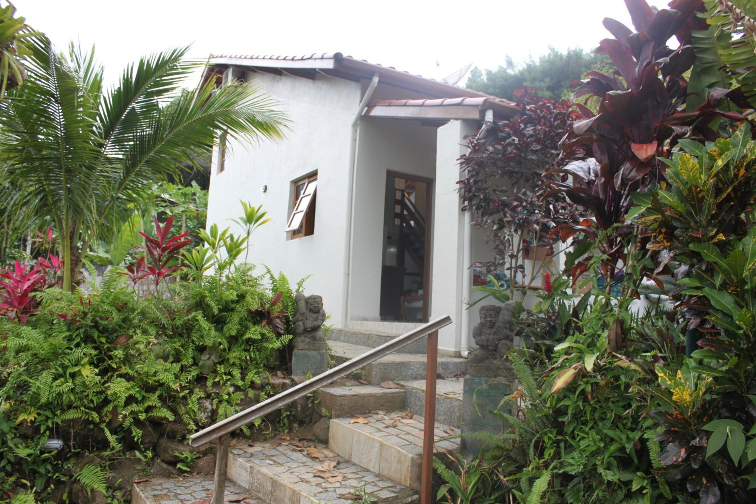Piscina climatizada, jacuzzi e com grande área verde