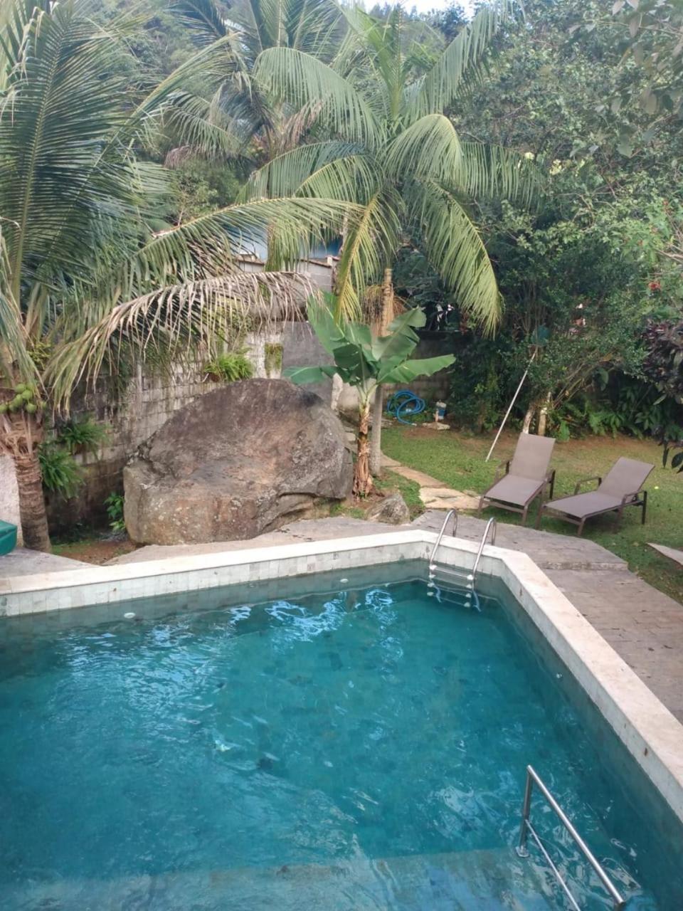 Piscina climatizada, jacuzzi e com grande área verde