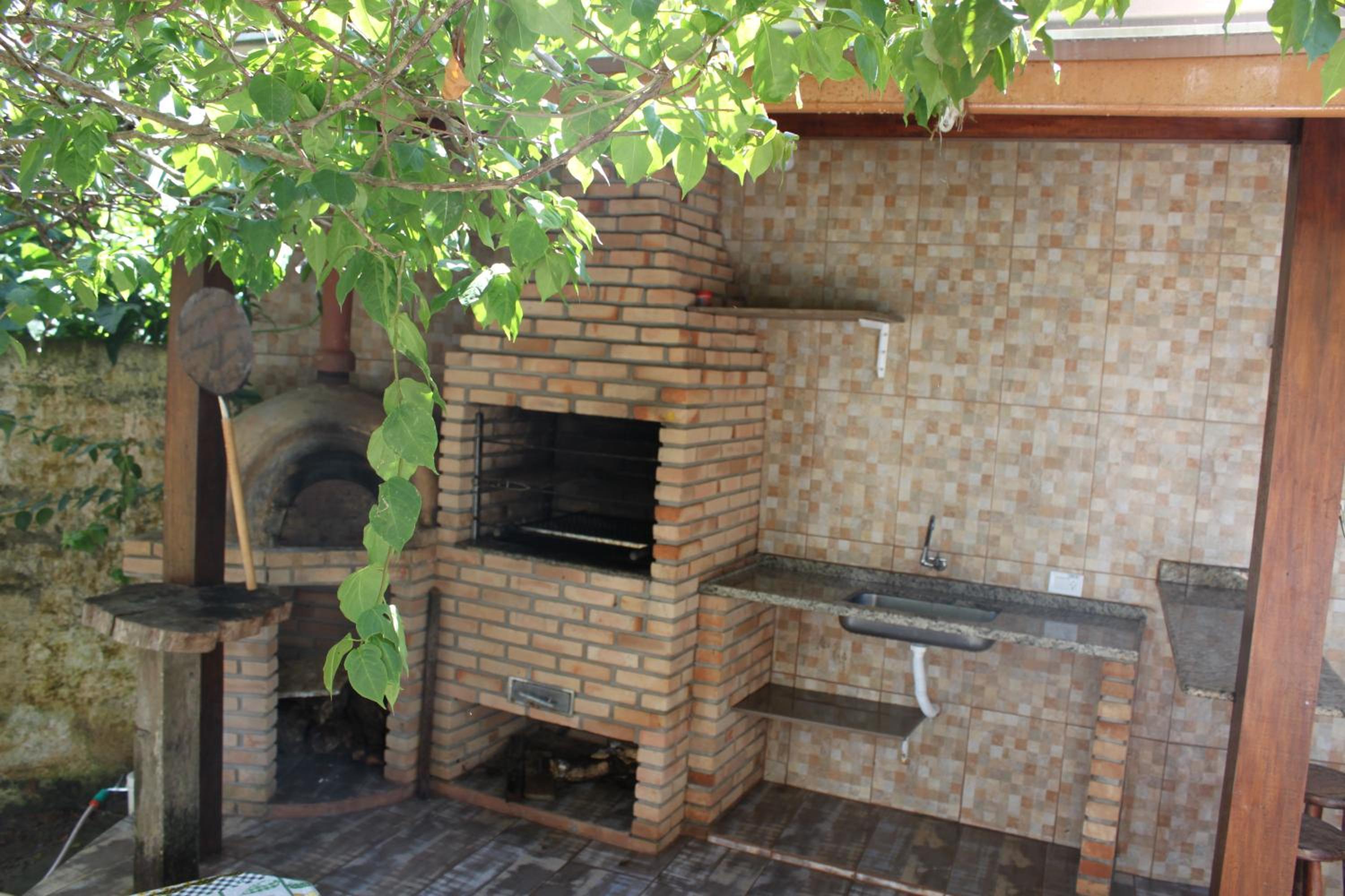Piscina climatizada, jacuzzi e com grande área verde