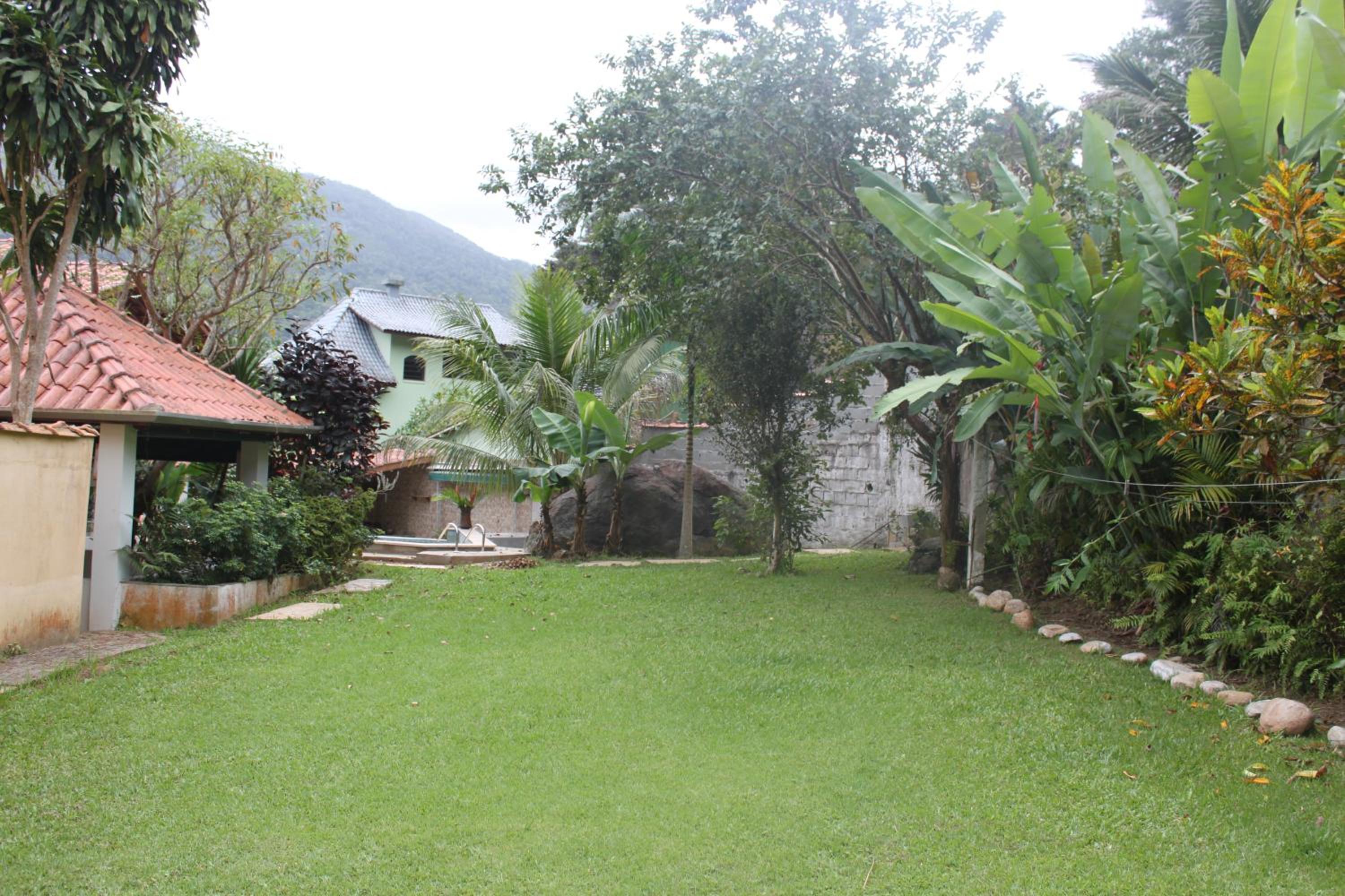Piscina climatizada, jacuzzi e com grande área verde