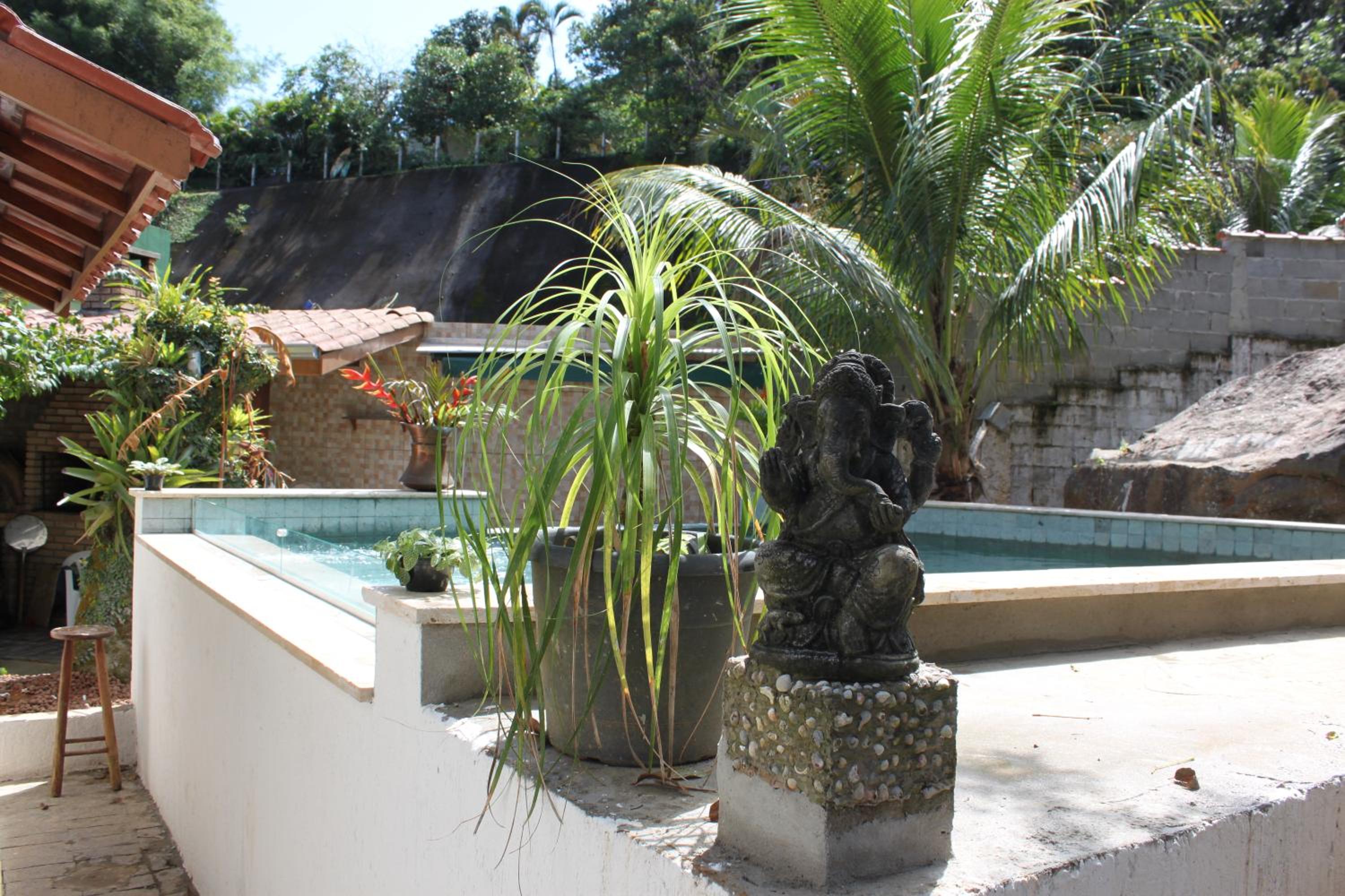 Piscina climatizada, jacuzzi e com grande área verde