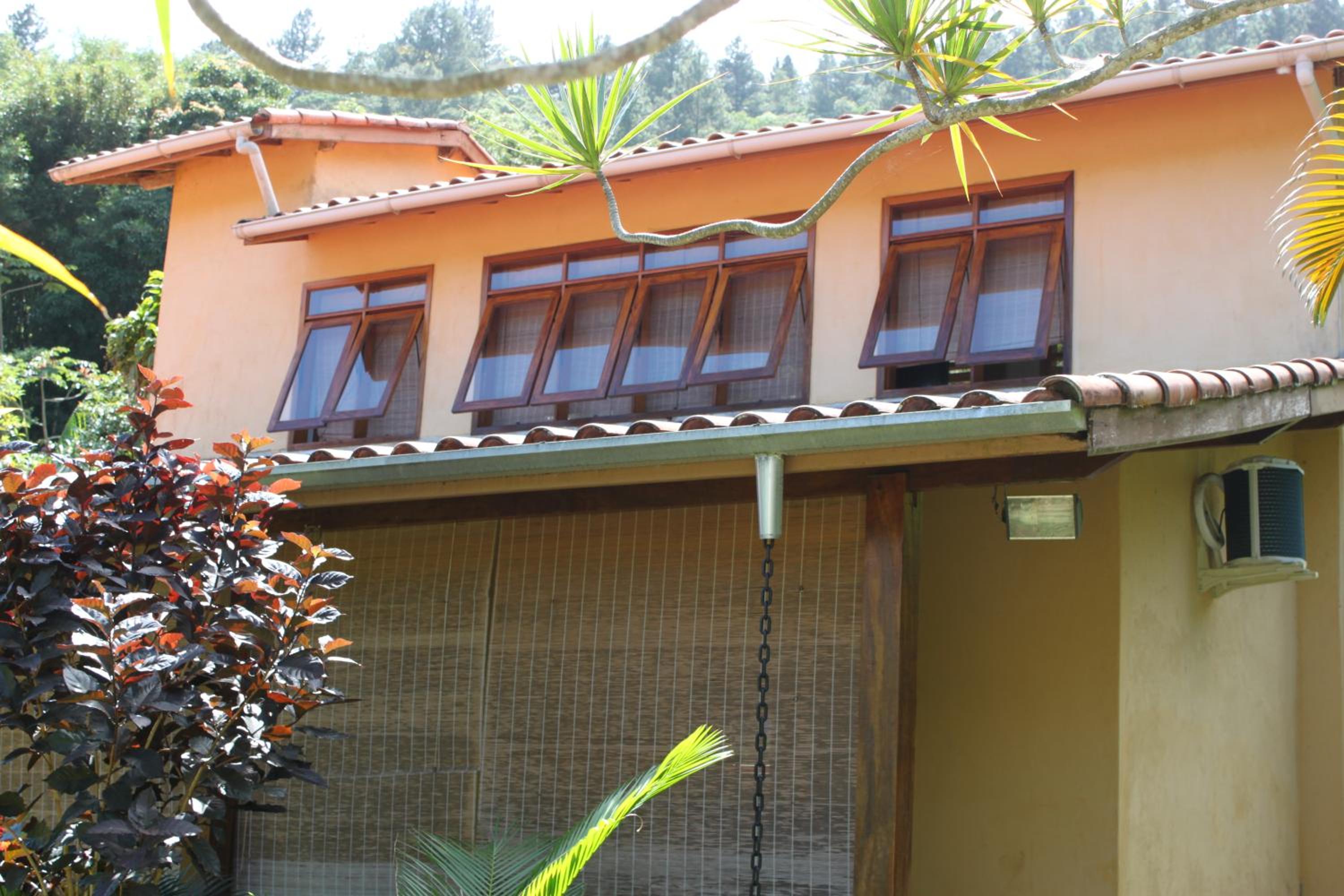 Piscina climatizada, jacuzzi e com grande área verde