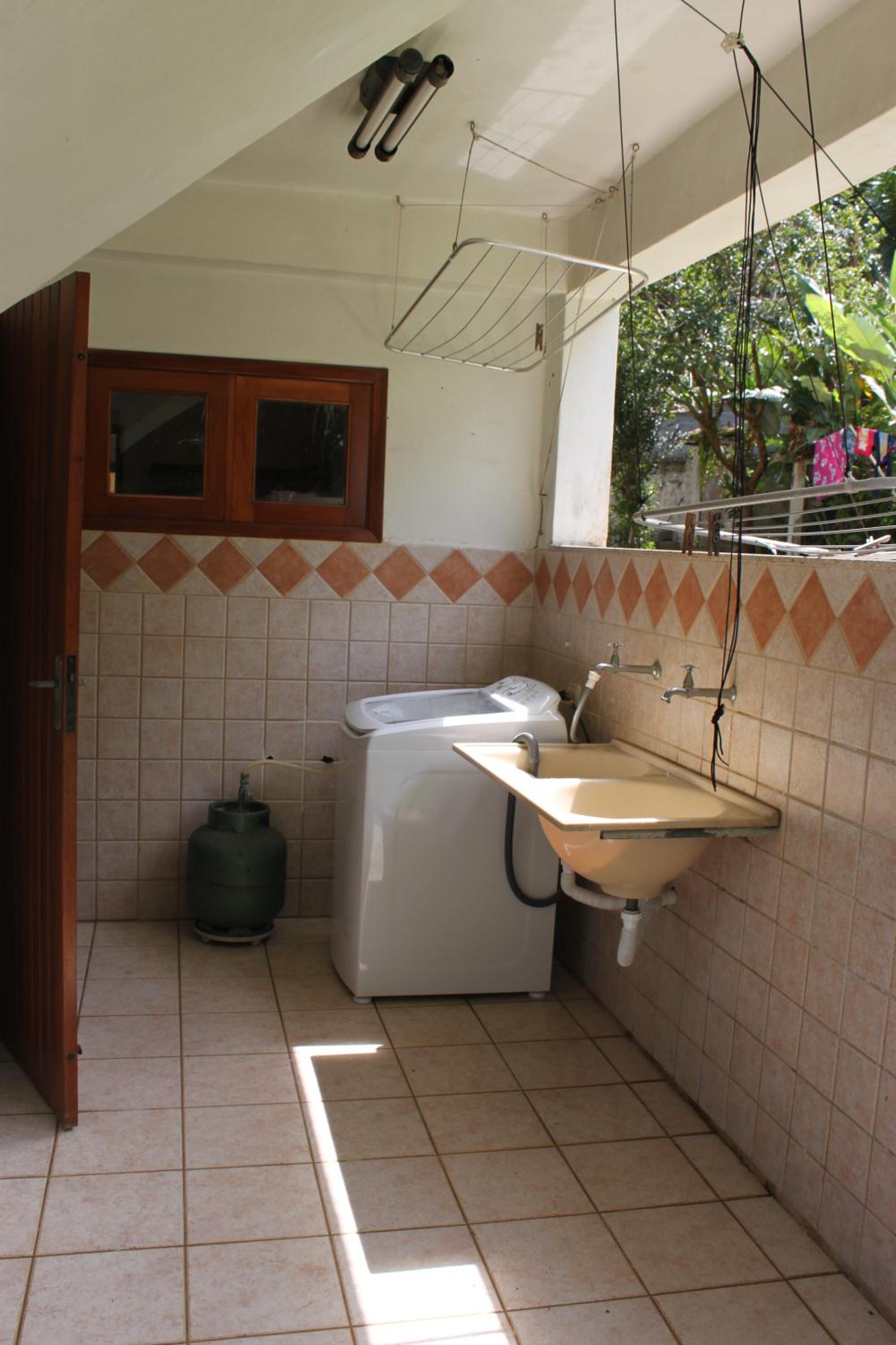 Piscina climatizada, jacuzzi e com grande área verde
