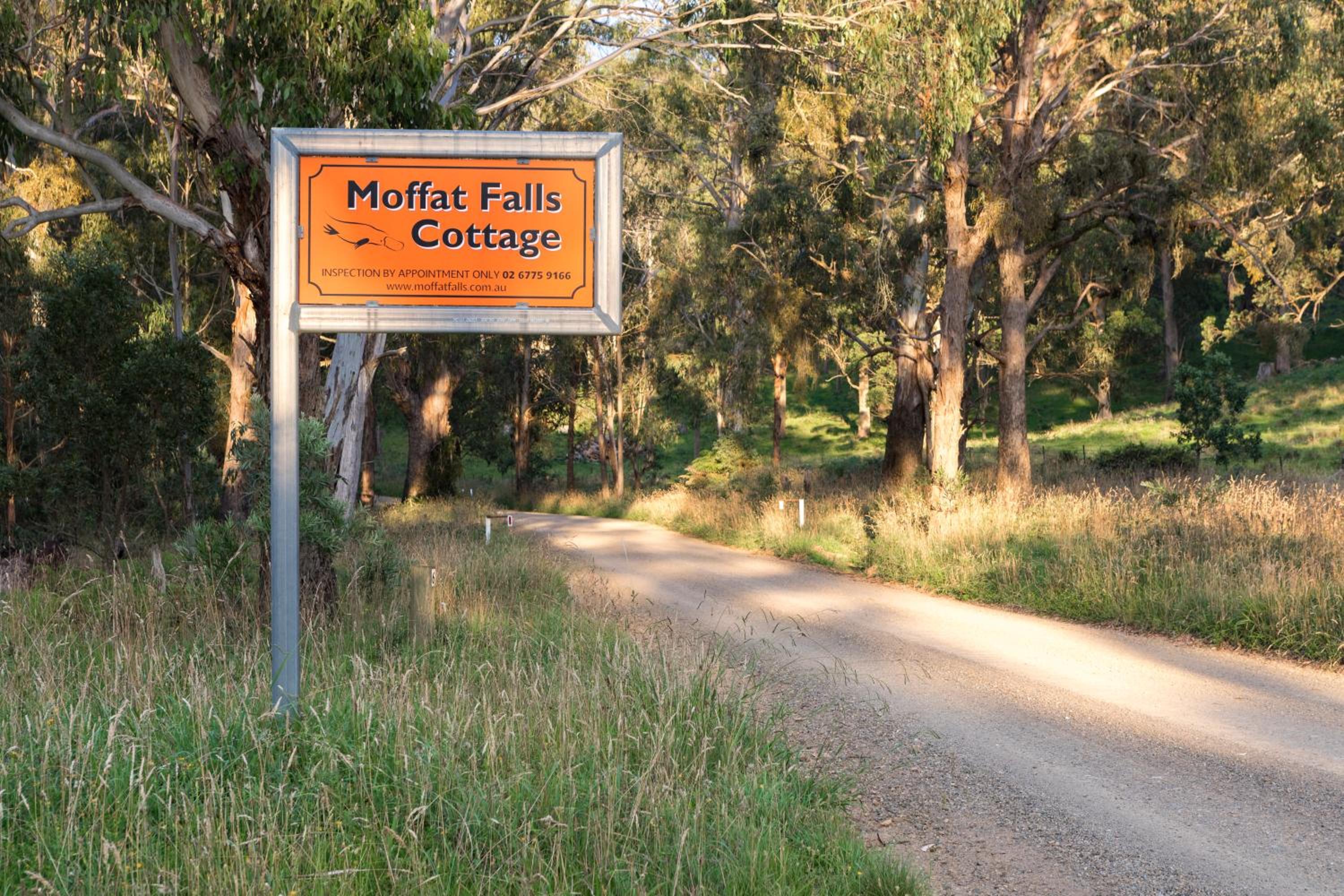 Moffat Falls Cottage overlooking waterfalls and mountains