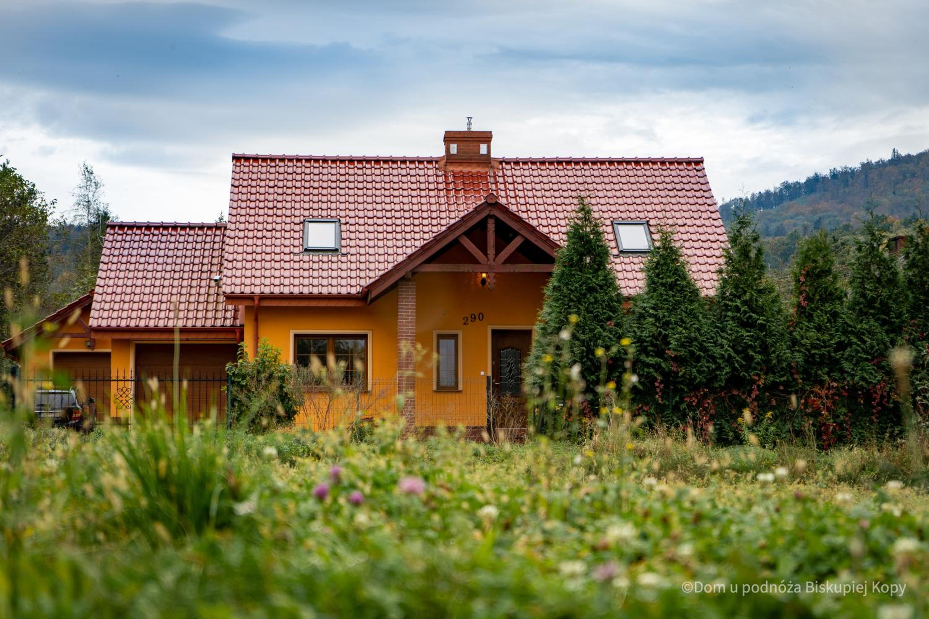 Dom u podnóża Biskupiej Kopy view 4