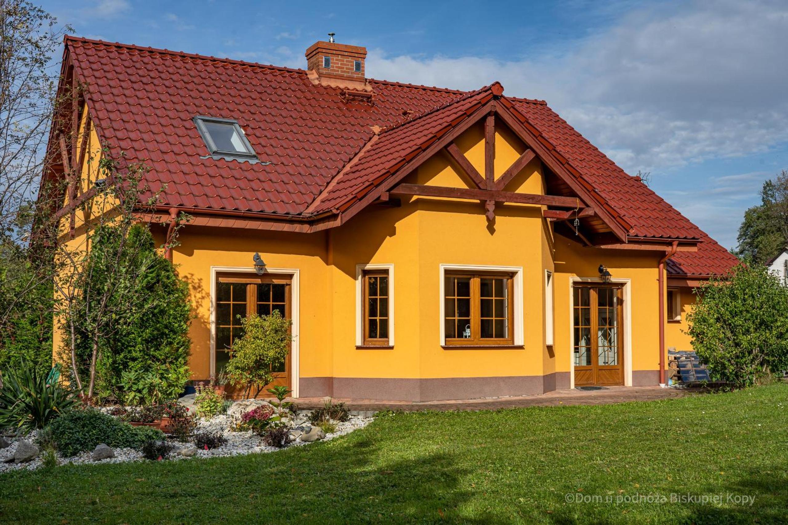 Dom u podnóża Biskupiej Kopy view 2