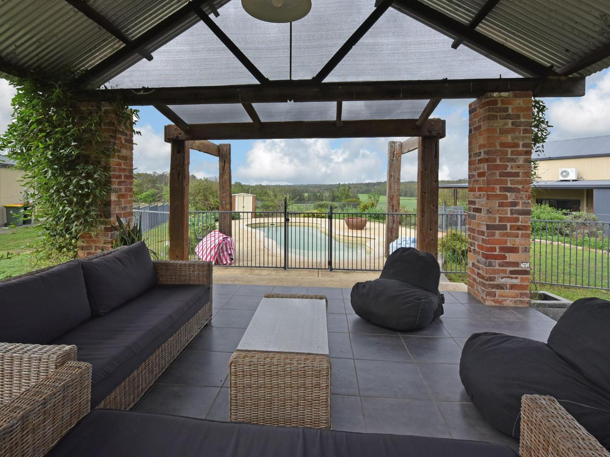 Kelman Cottage with pool and beautiful native wildlife