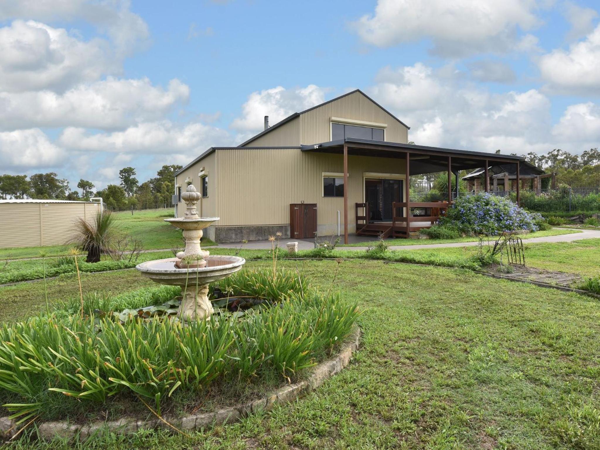 Kelman Cottage with pool and beautiful native wildlife