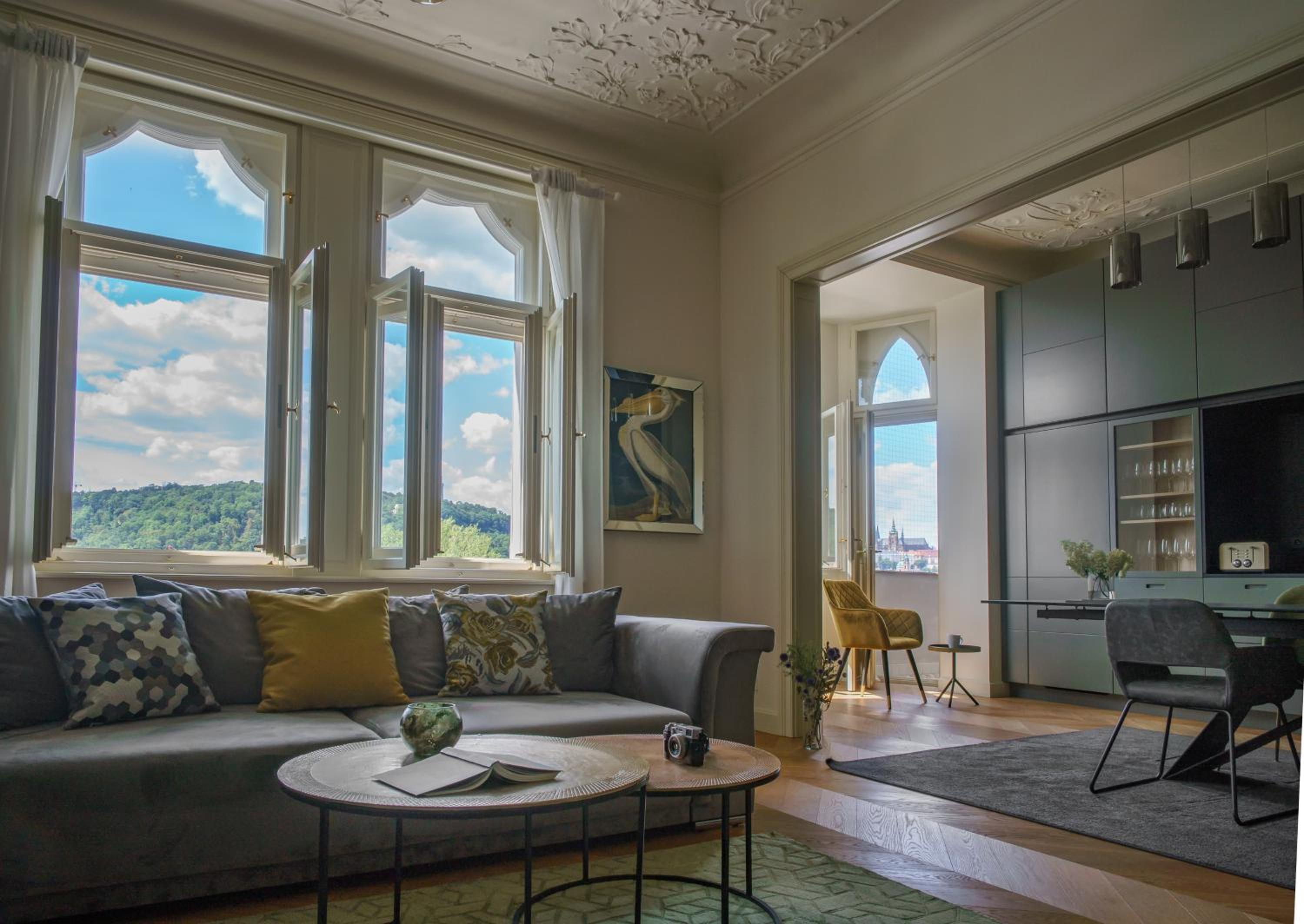 MN6 Luxury Suites by Adrez