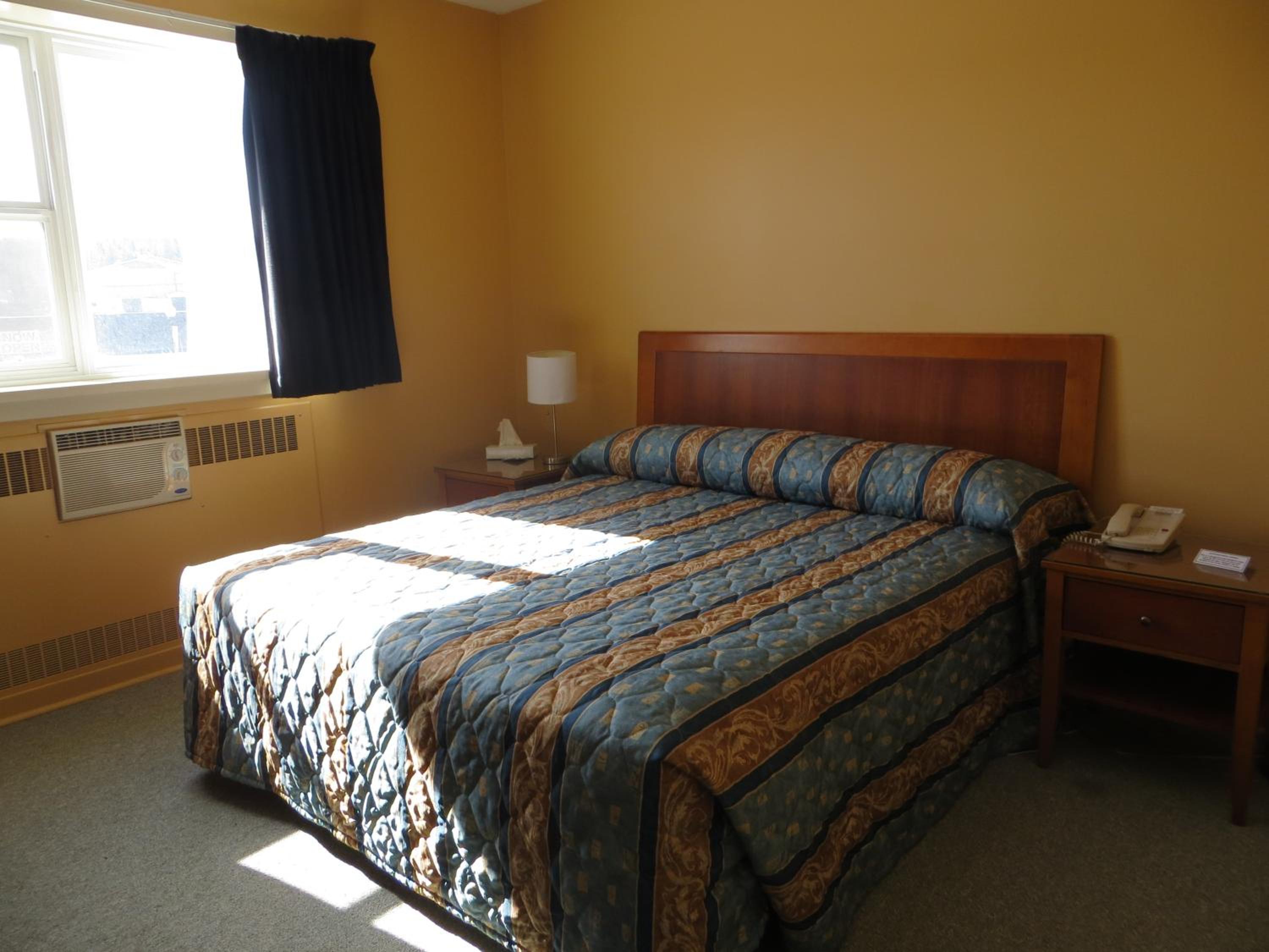 Hinton Vacations - Athabasca Valley Inn  Suites - Property Image 2