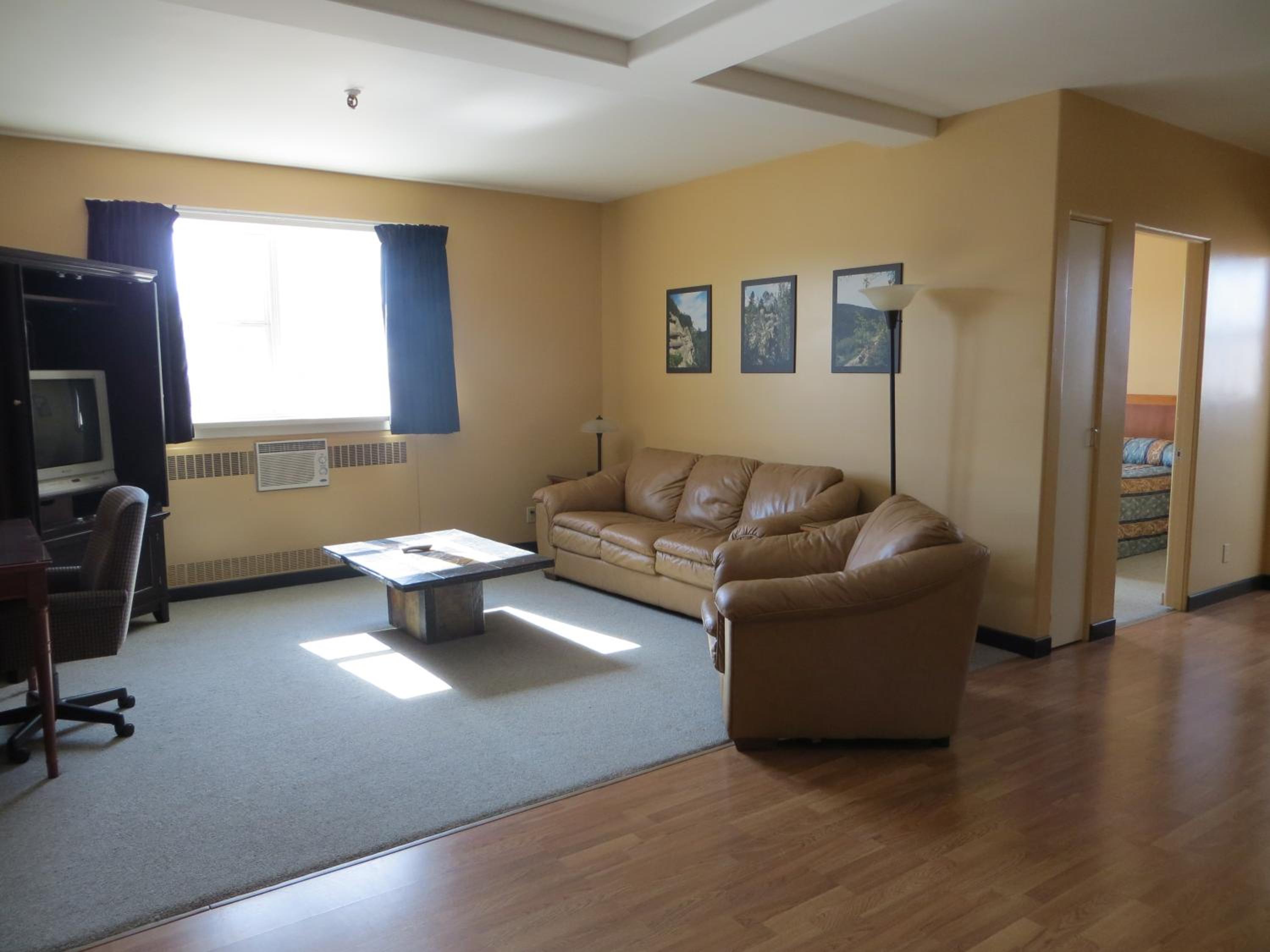 Hinton Vacations - Athabasca Valley Inn  Suites - Property Image 6