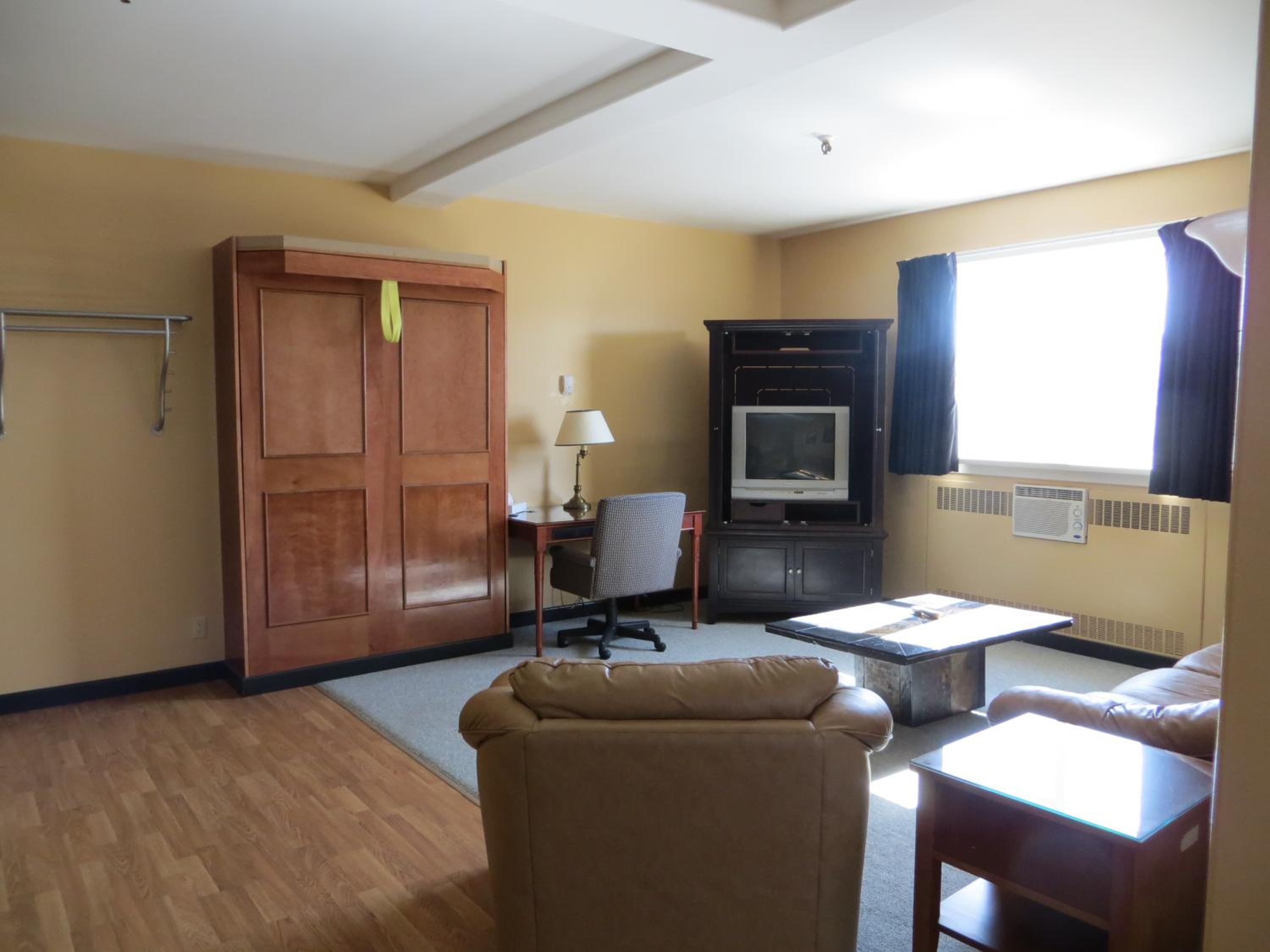 Hinton Vacations - Athabasca Valley Inn  Suites - Property Image 7