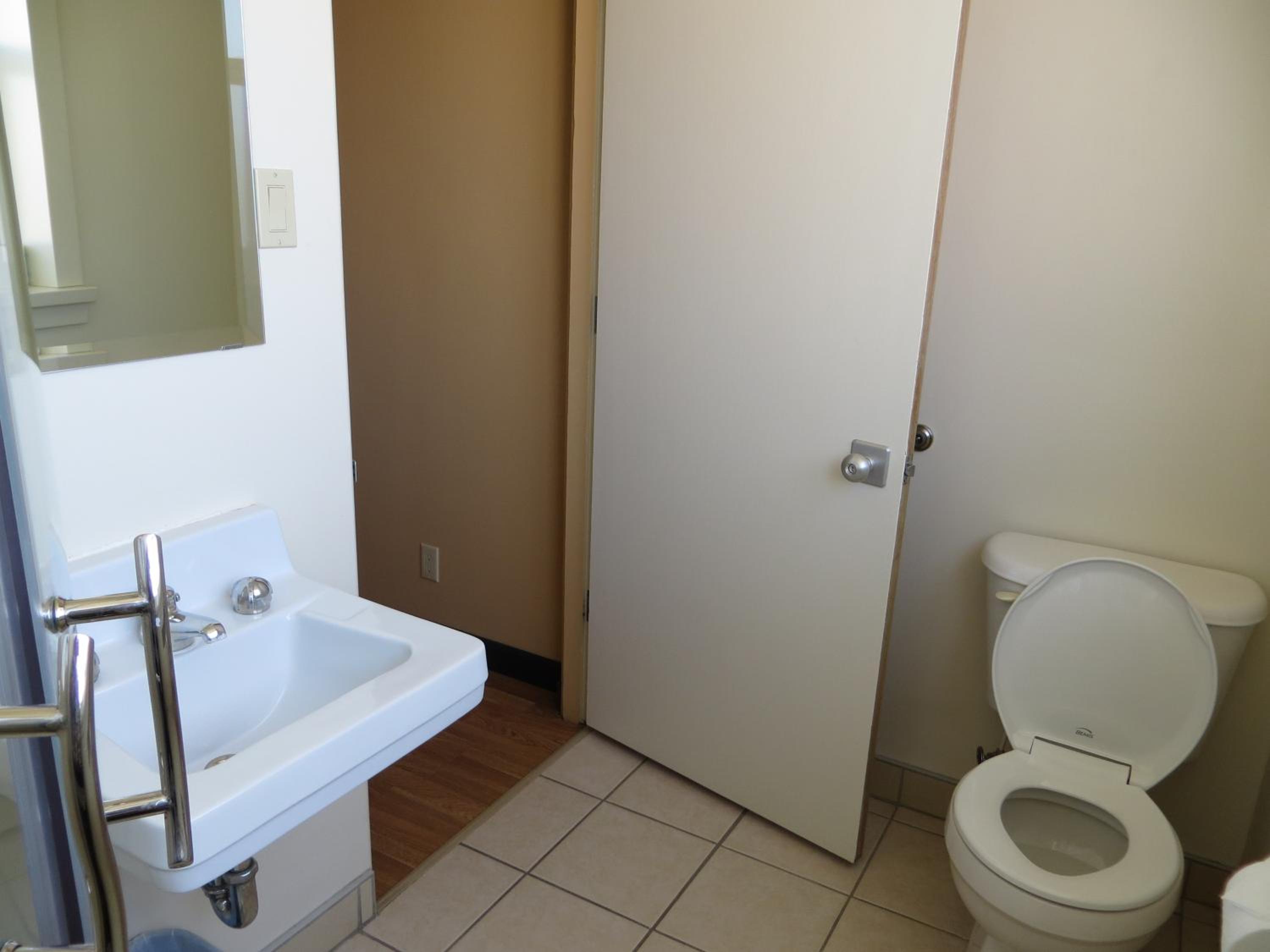 Hinton Vacations - Athabasca Valley Inn  Suites - Property Image 8