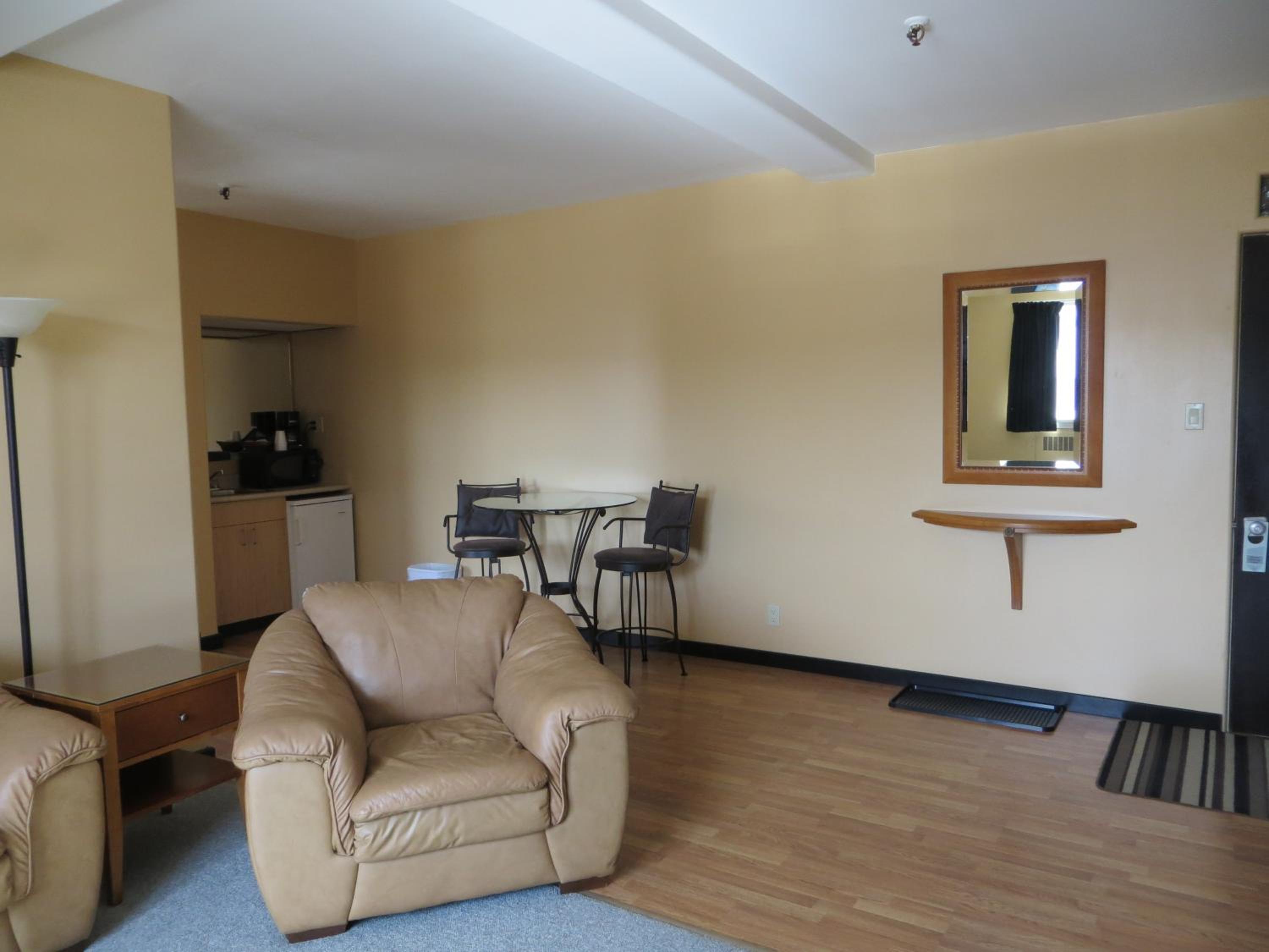 Hinton Vacations - Athabasca Valley Inn  Suites - Property Image 9