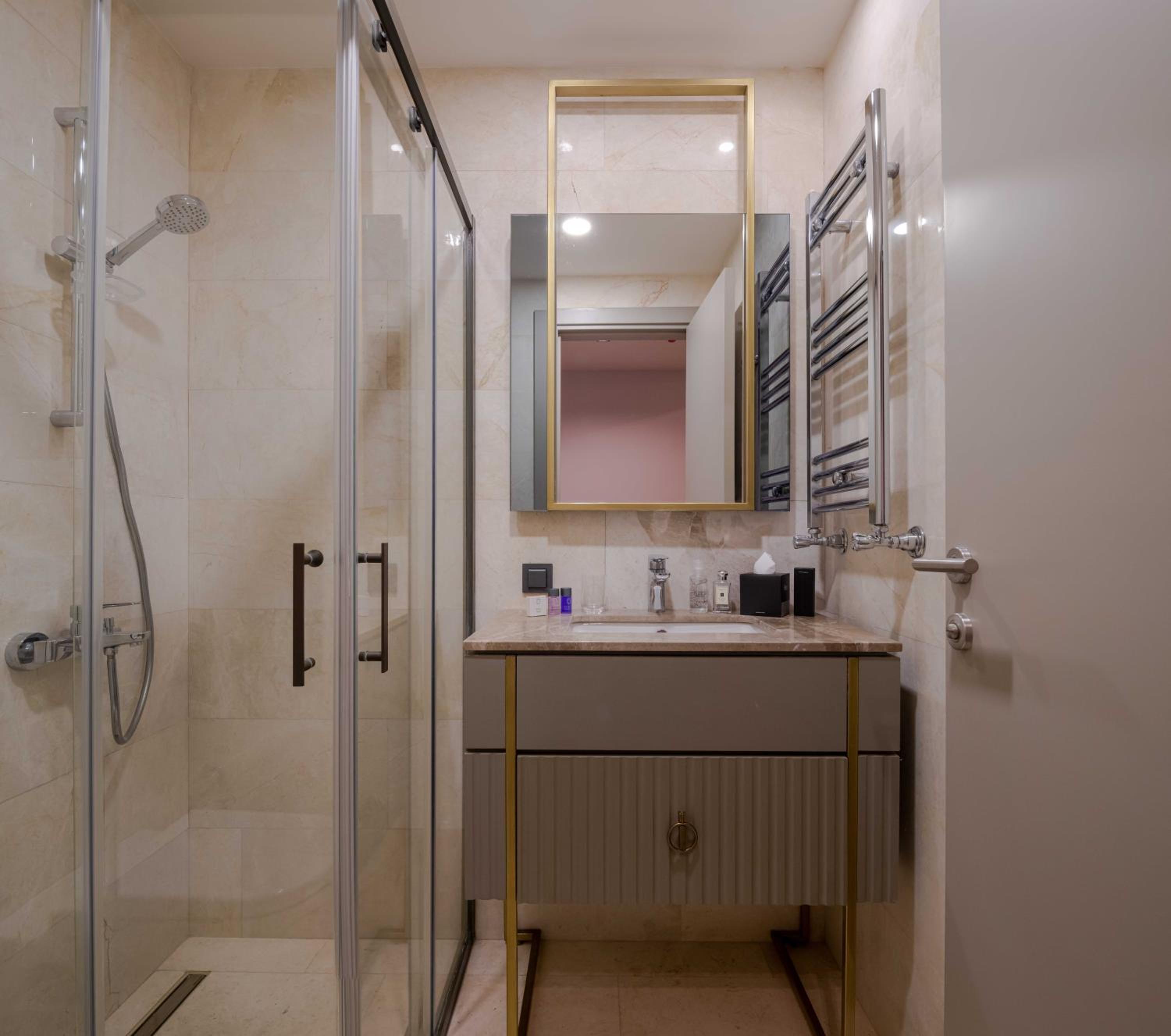 G Tower Furnished Apartment Rentals