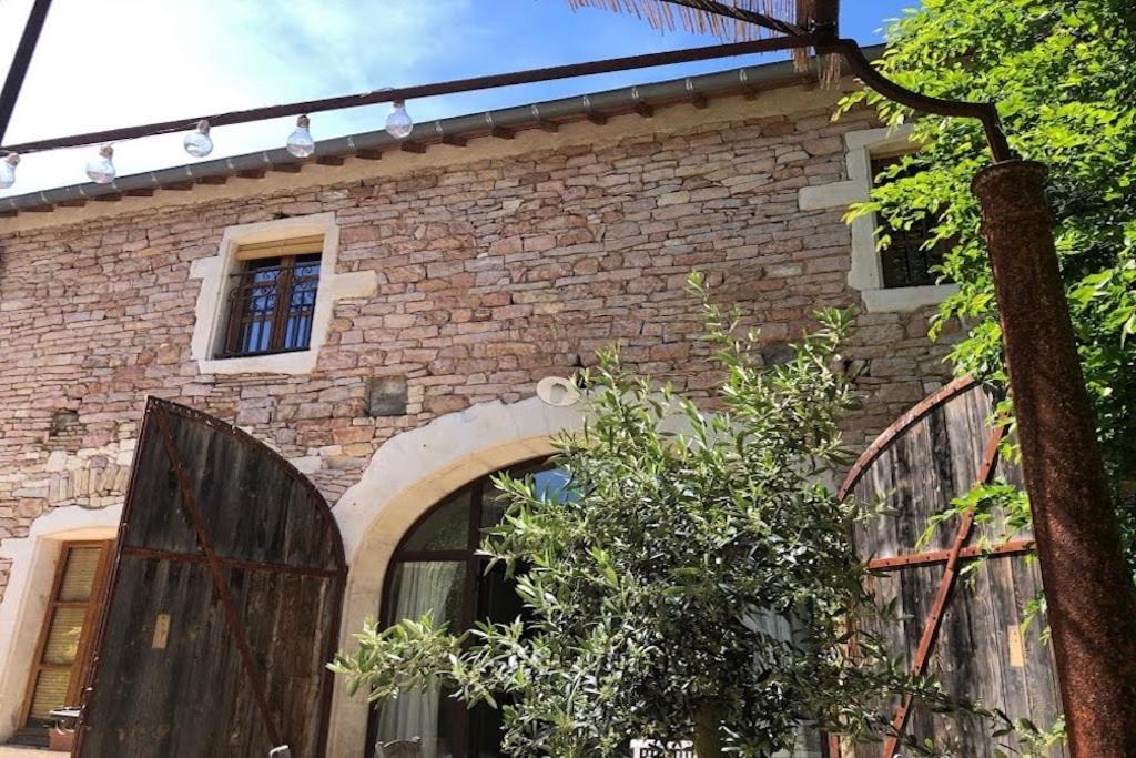Le Clos de Miribel view 2
