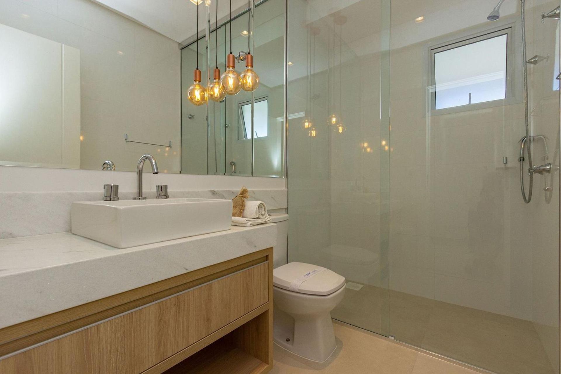 Mar de Fora 205 – Lindíssima Cobertura Duplex - Piscina no Condomínio - 100 Metros da Praia de Mariscal.