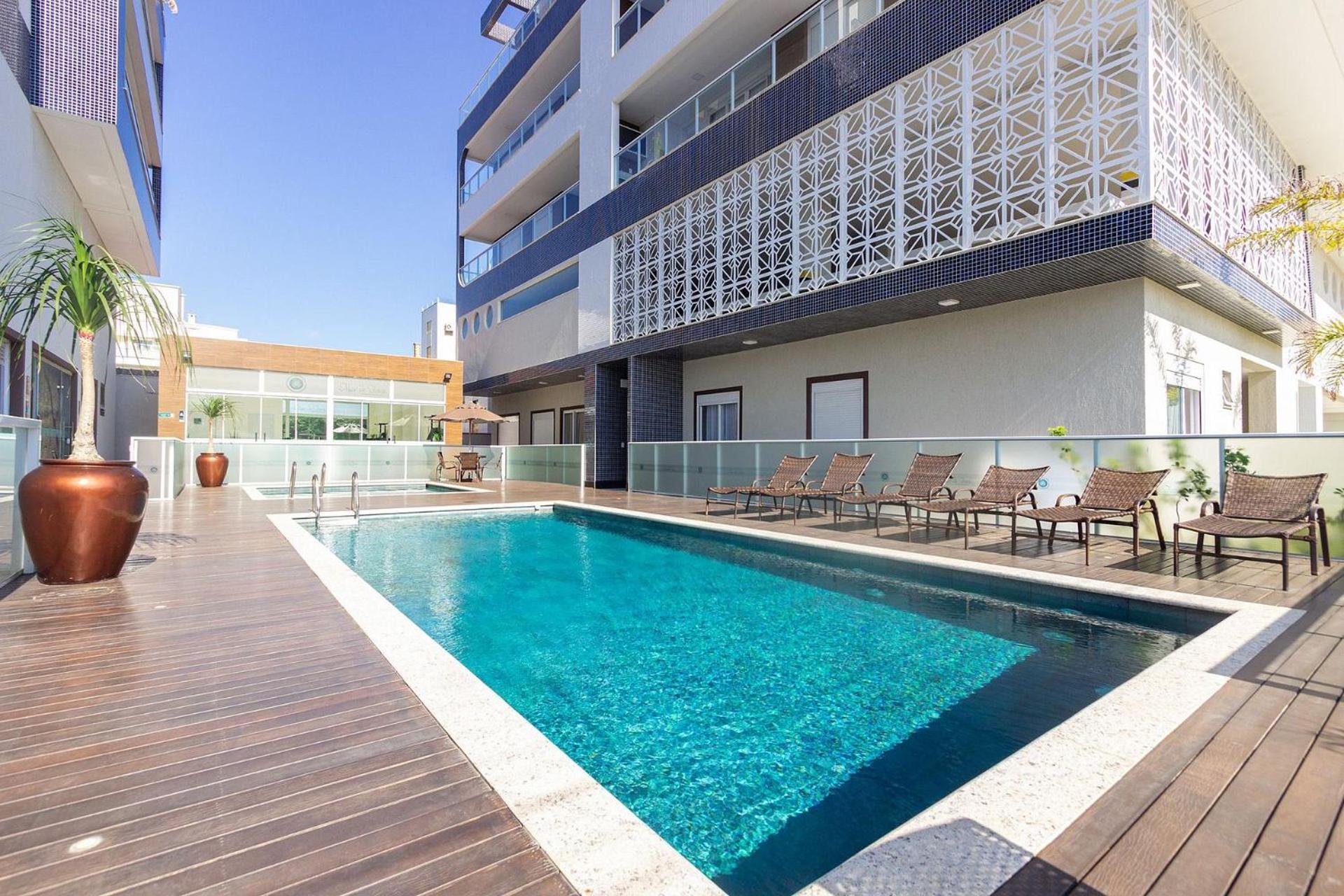 Mar de Fora 205 – Lindíssima Cobertura Duplex - Piscina no Condomínio - 100 Metros da Praia de Mariscal.