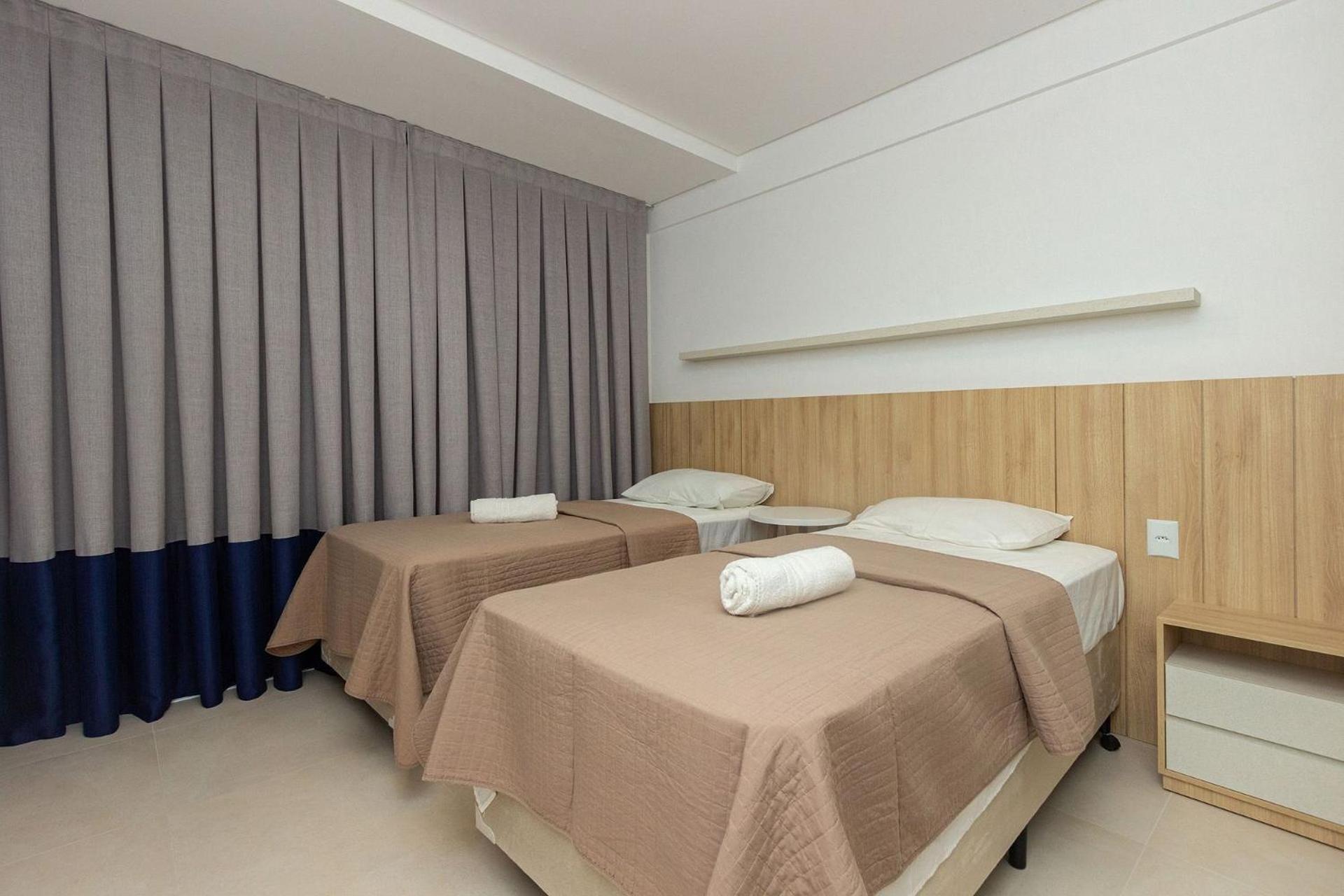 Mar de Fora 205 – Lindíssima Cobertura Duplex - Piscina no Condomínio - 100 Metros da Praia de Mariscal.