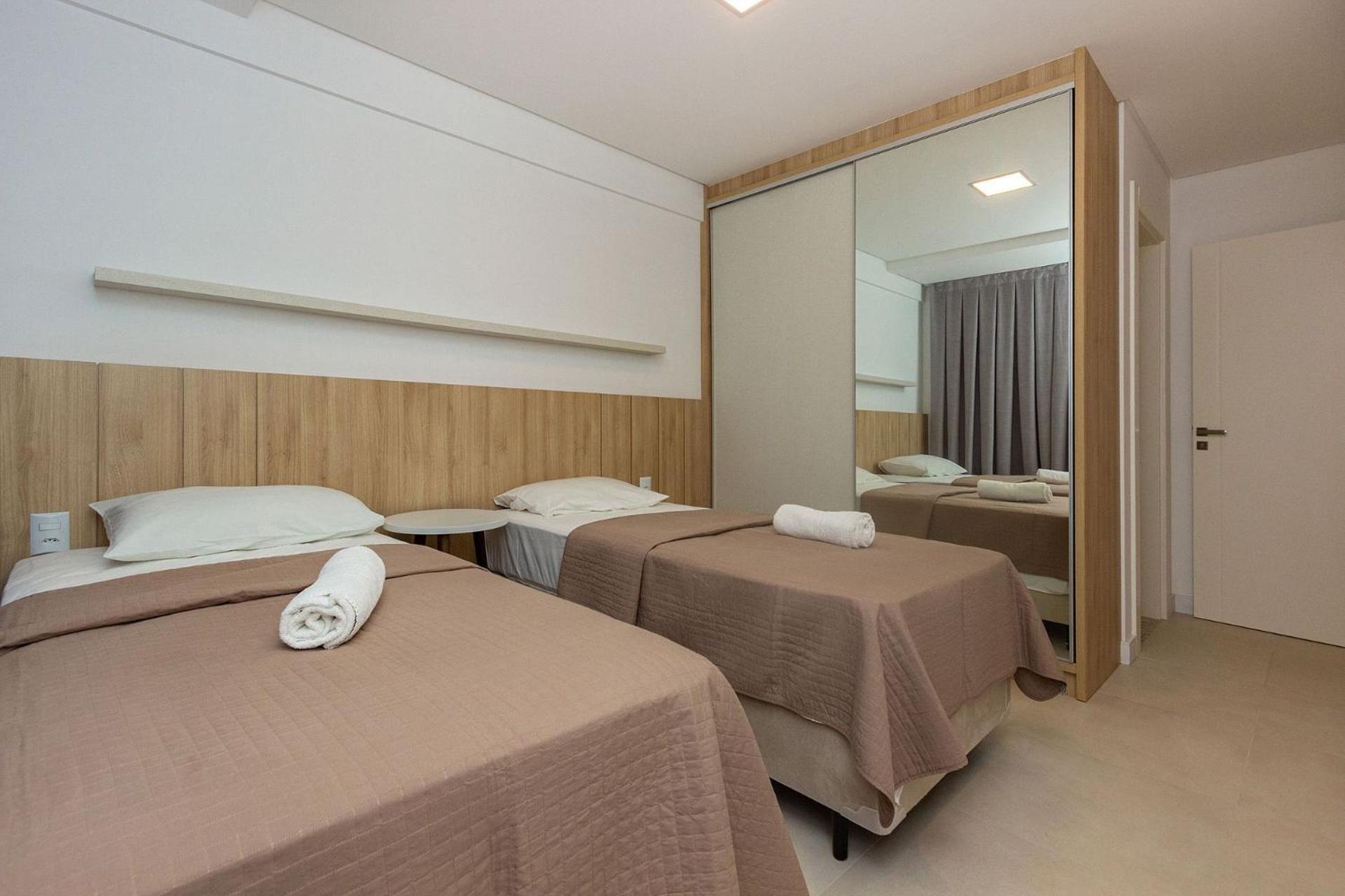 Mar de Fora 205 – Lindíssima Cobertura Duplex - Piscina no Condomínio - 100 Metros da Praia de Mariscal.