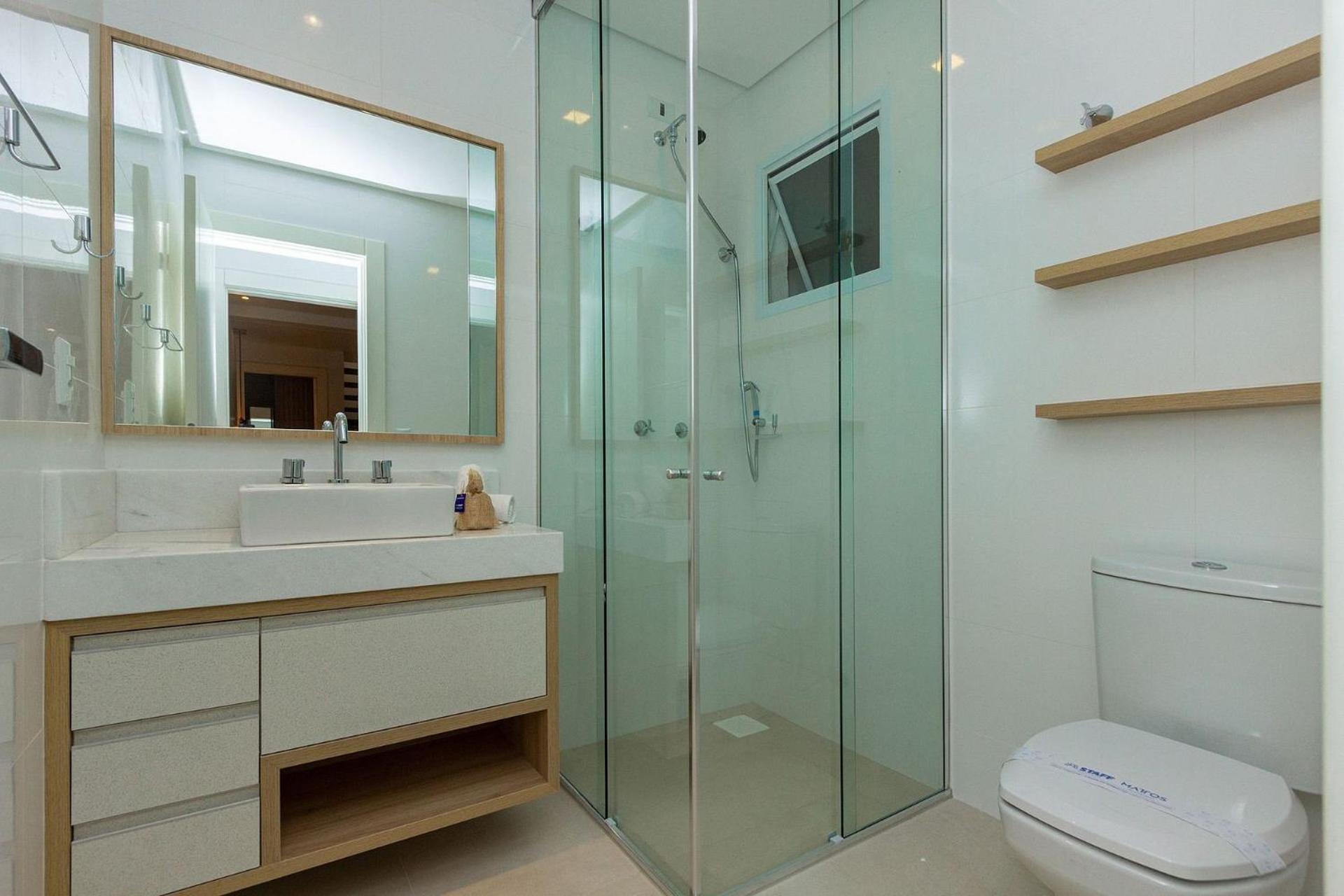 Mar de Fora 205 – Lindíssima Cobertura Duplex - Piscina no Condomínio - 100 Metros da Praia de Mariscal.