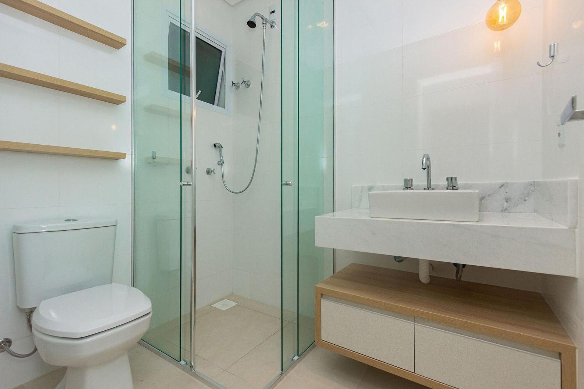 Mar de Fora 205 – Lindíssima Cobertura Duplex - Piscina no Condomínio - 100 Metros da Praia de Mariscal.