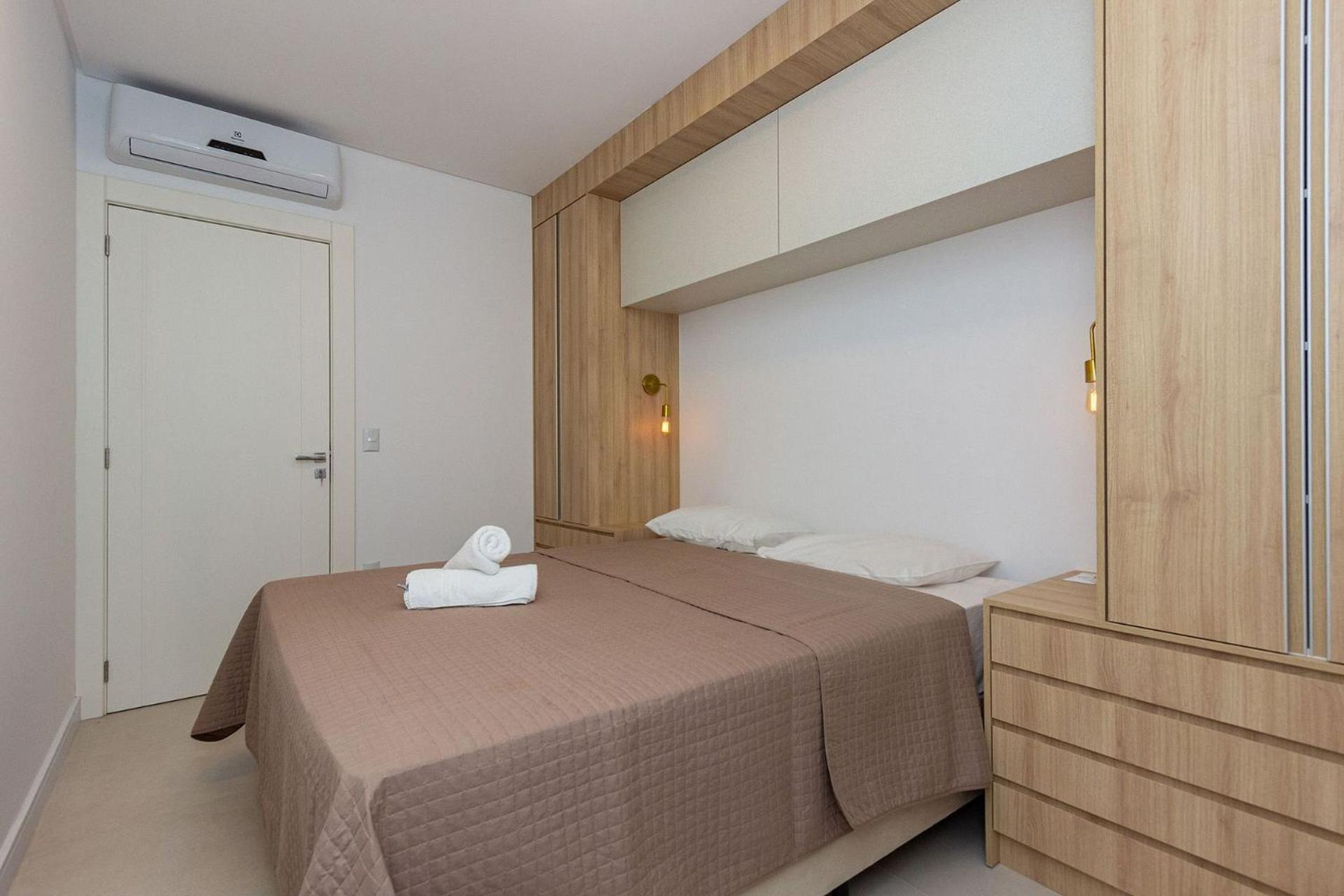 Mar de Fora 205 – Lindíssima Cobertura Duplex - Piscina no Condomínio - 100 Metros da Praia de Mariscal.