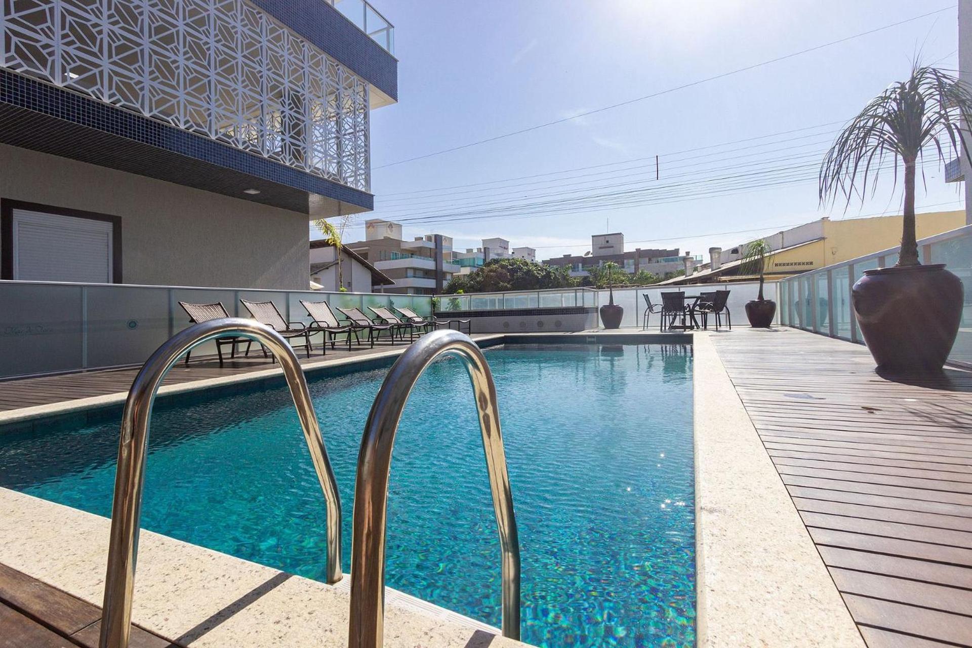 Mar de Fora 205 – Lindíssima Cobertura Duplex - Piscina no Condomínio - 100 Metros da Praia de Mariscal.