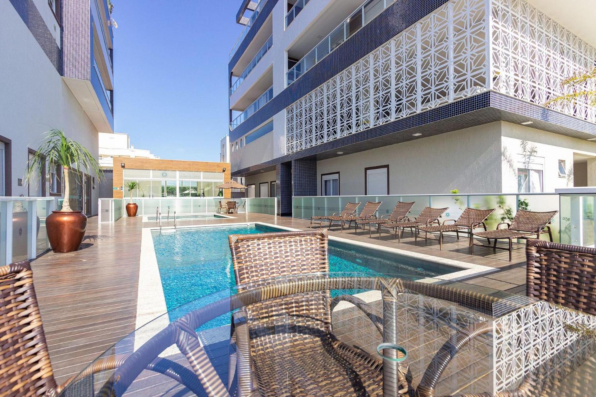 Mar de Fora 205 – Lindíssima Cobertura Duplex - Piscina no Condomínio - 100 Metros da Praia de Mariscal.