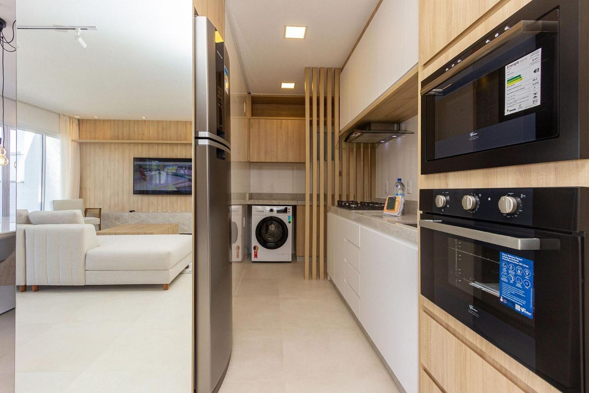 Mar de Fora 205 – Lindíssima Cobertura Duplex - Piscina no Condomínio - 100 Metros da Praia de Mariscal.