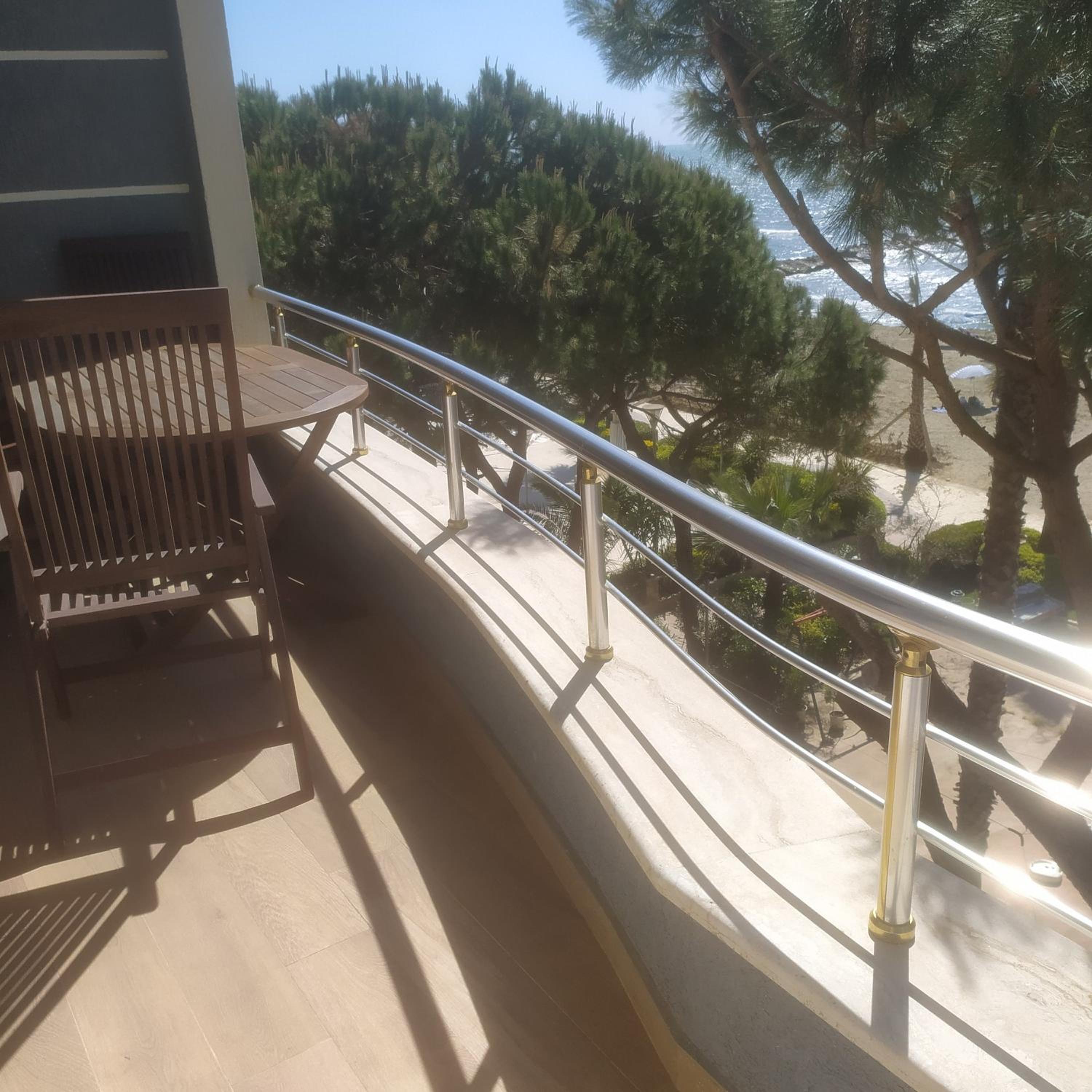 Mia's Sea View Apartment