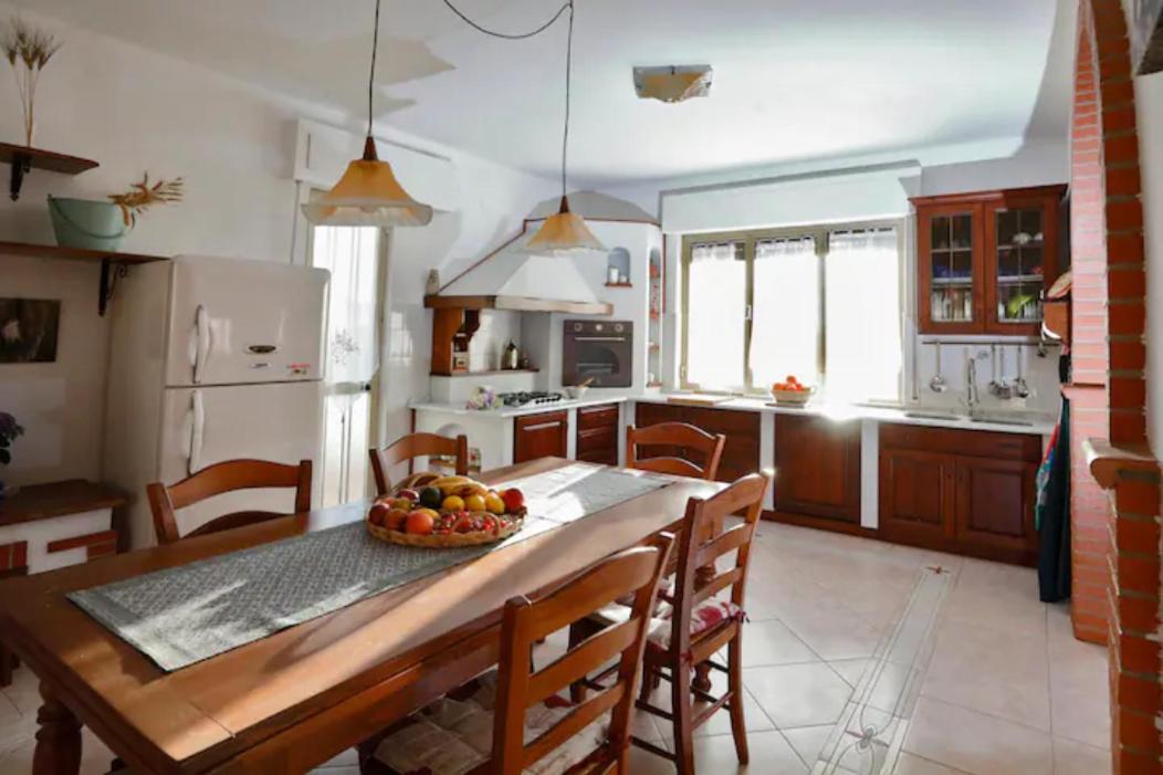 casa vacanza con piscina grande e idromassaggio jacuzzi