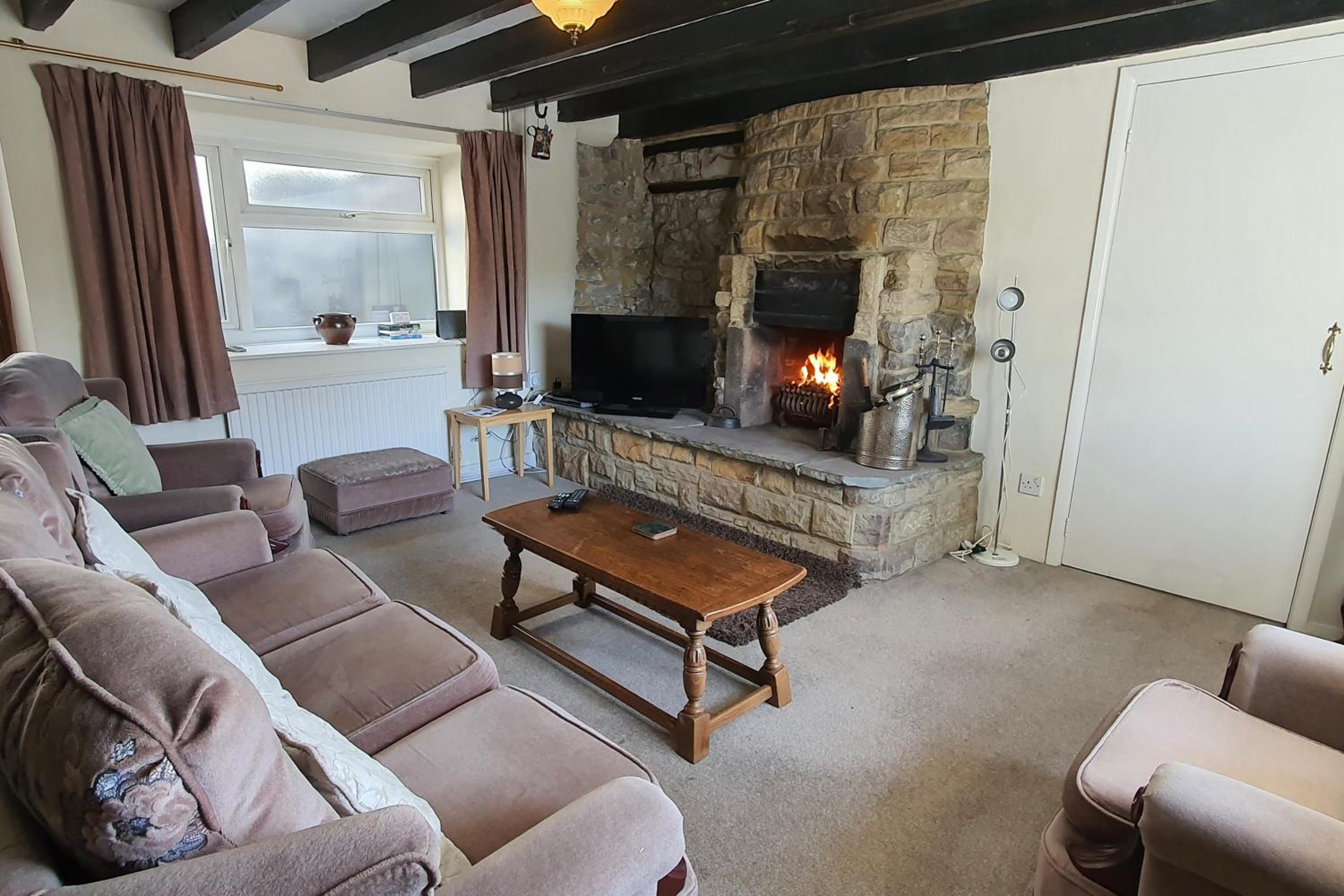 Cornerstones Cottage, Tideswell view 3