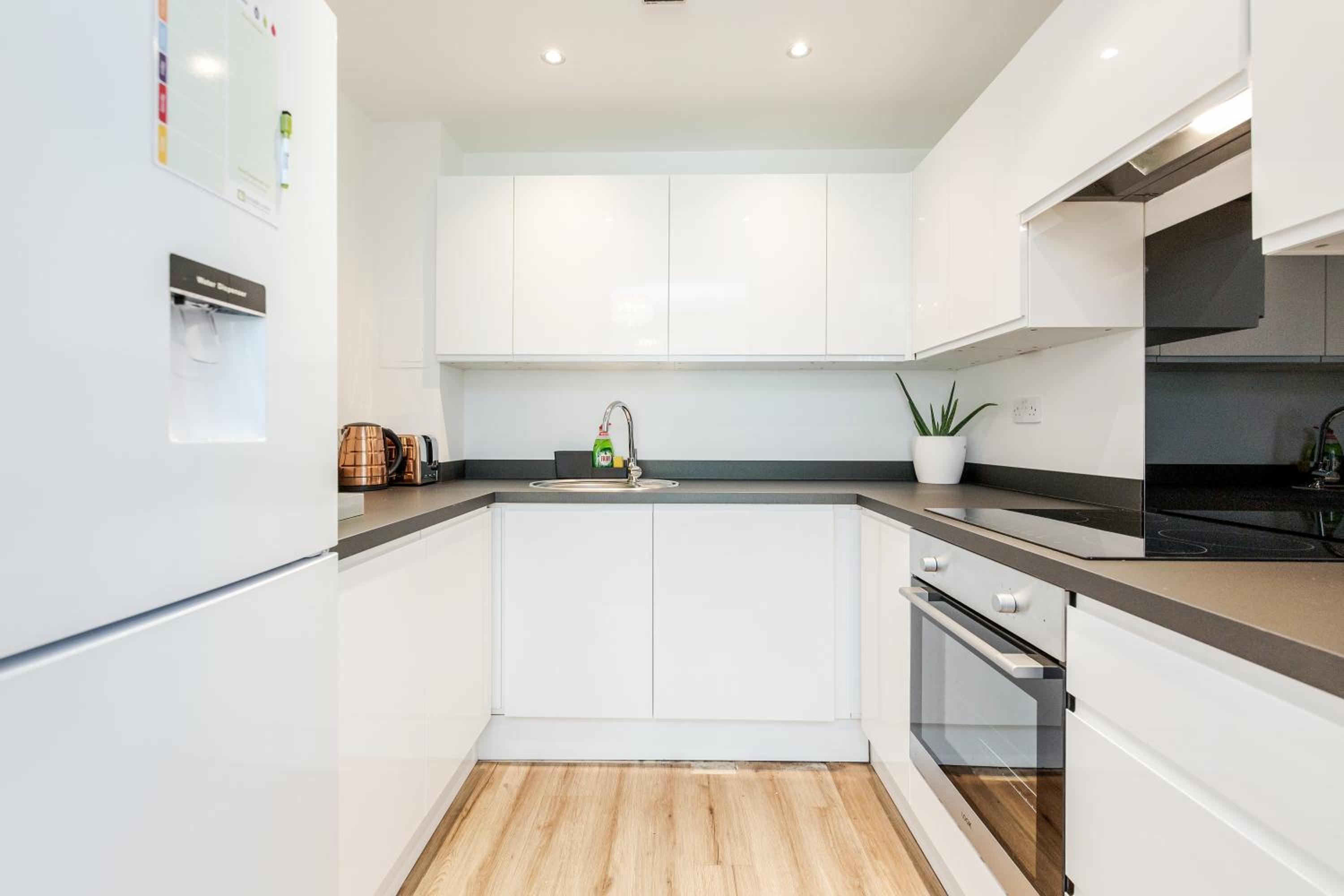 *Spacious-Modern One Bed Flat. Riverside Location*