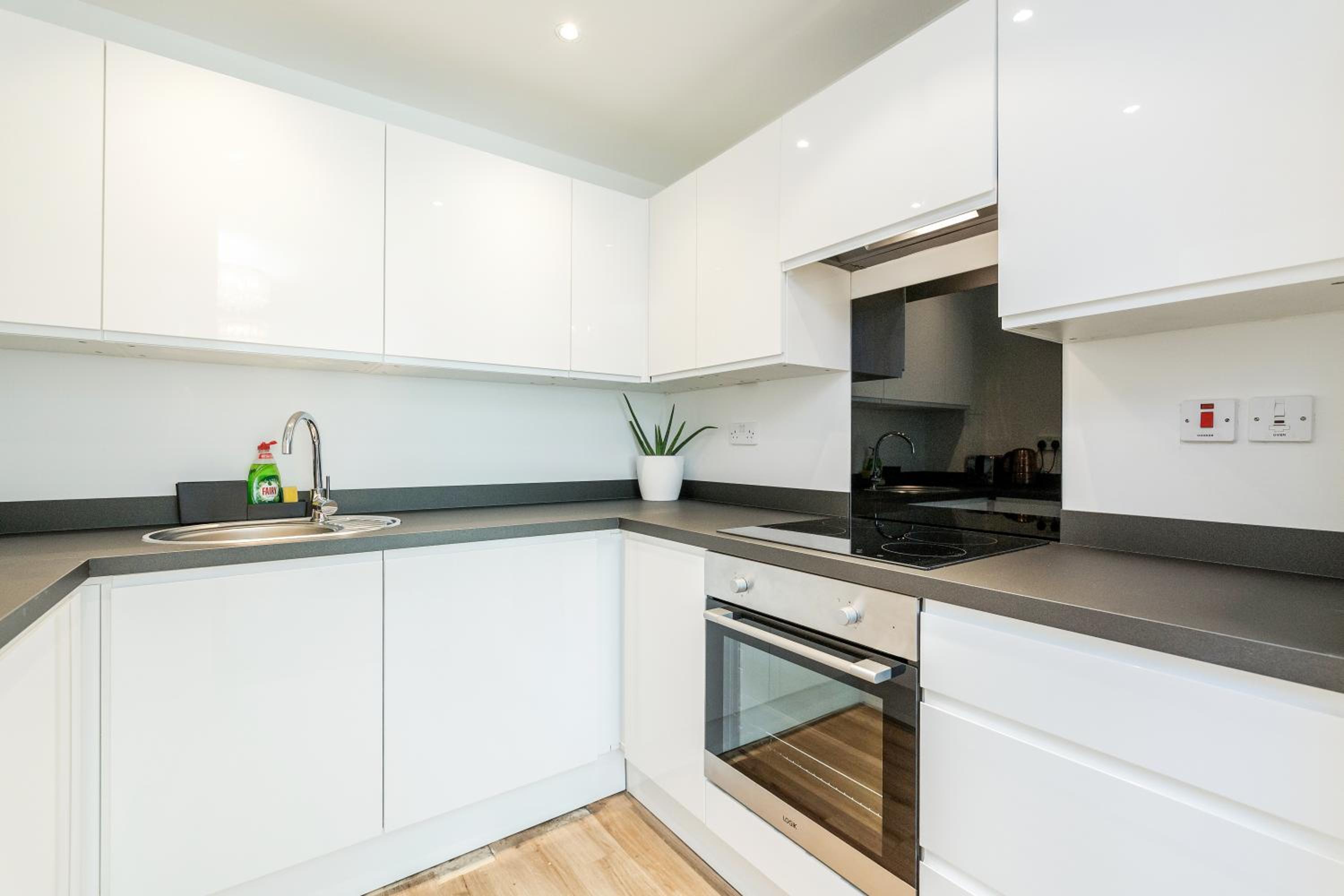 *Spacious-Modern One Bed Flat. Riverside Location*
