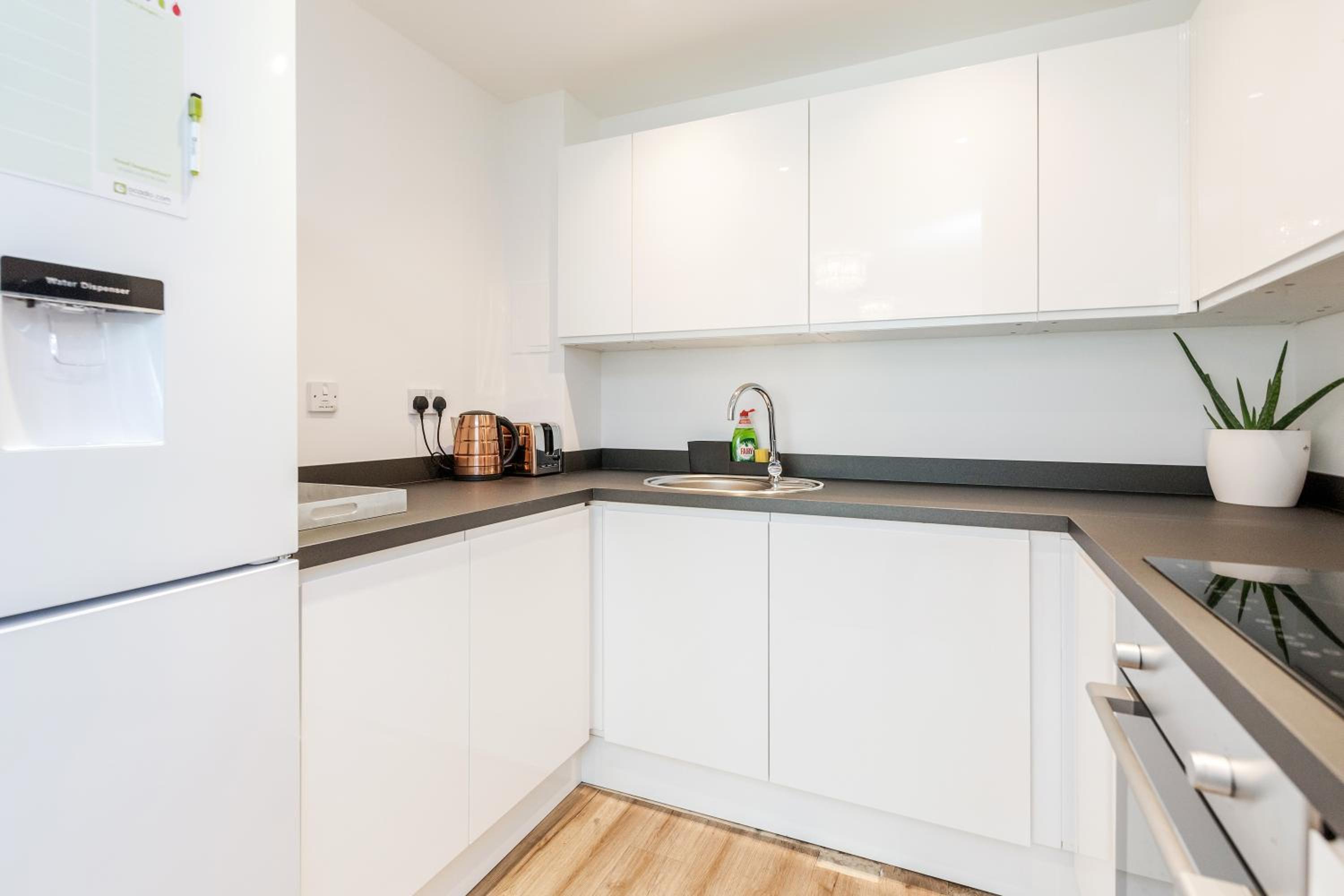 *Spacious-Modern One Bed Flat. Riverside Location*