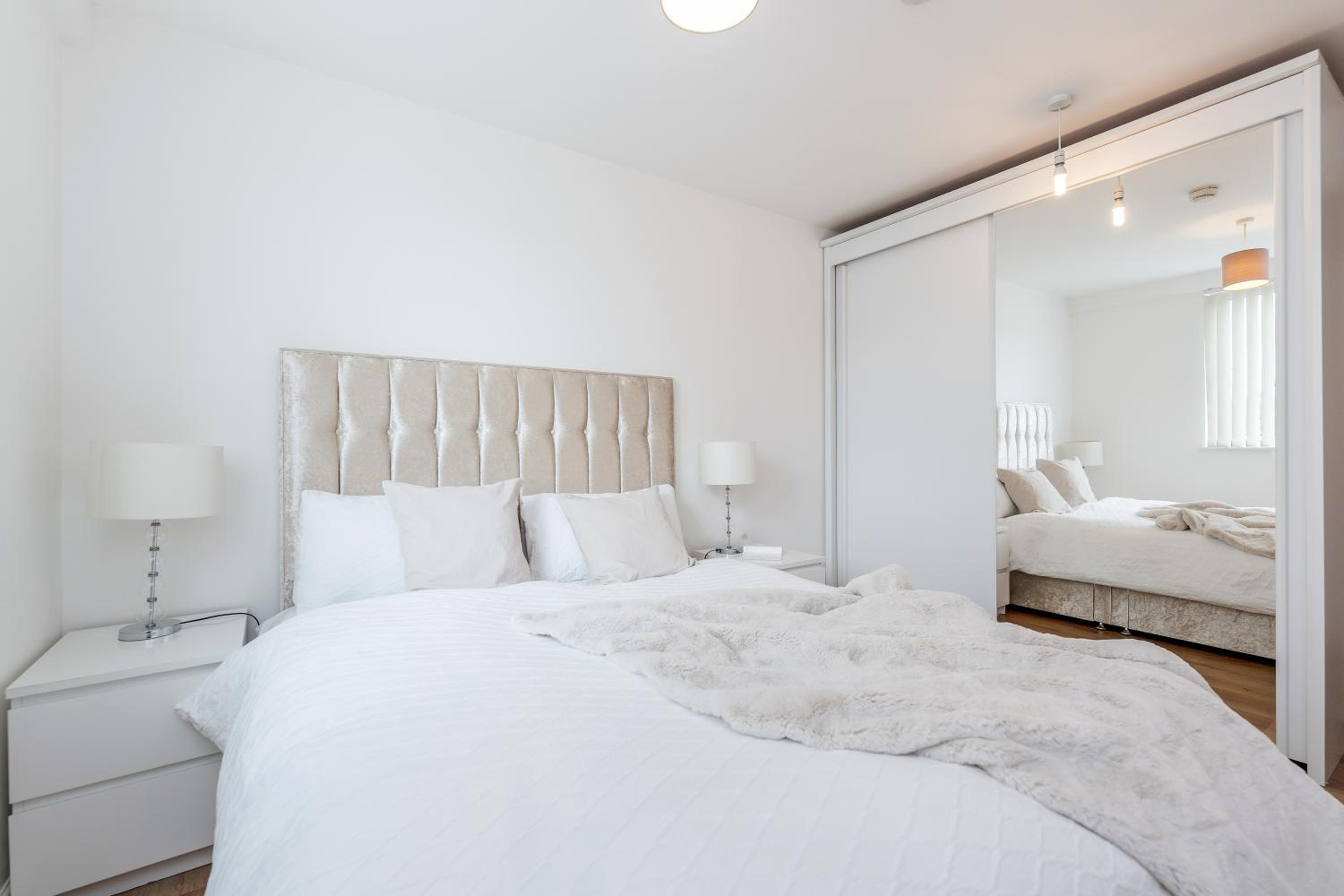 *Spacious-Modern One Bed Flat. Riverside Location*