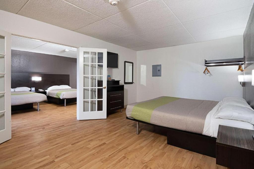 Motel 6-Columbus, GA - Downtown