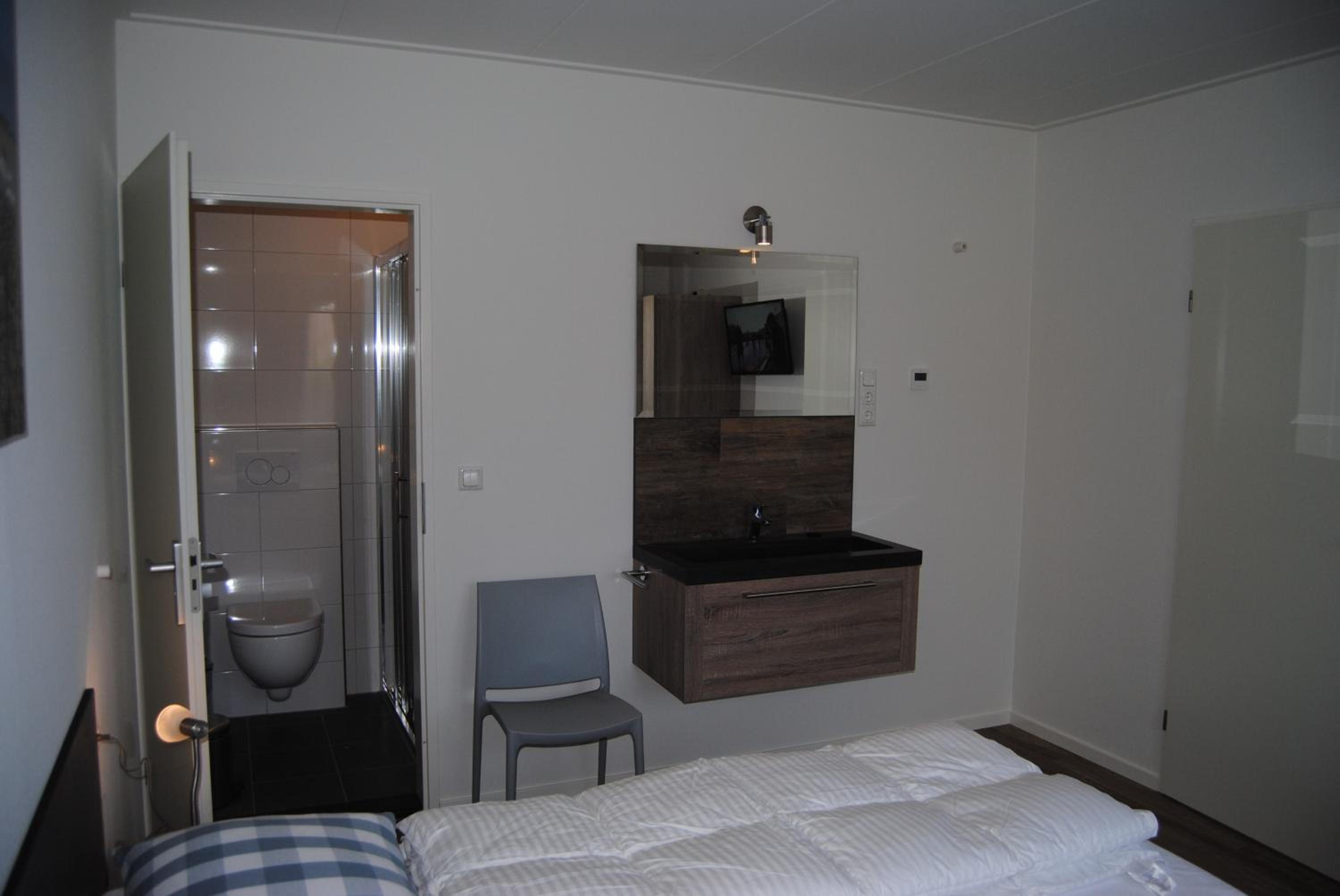 Photo 12