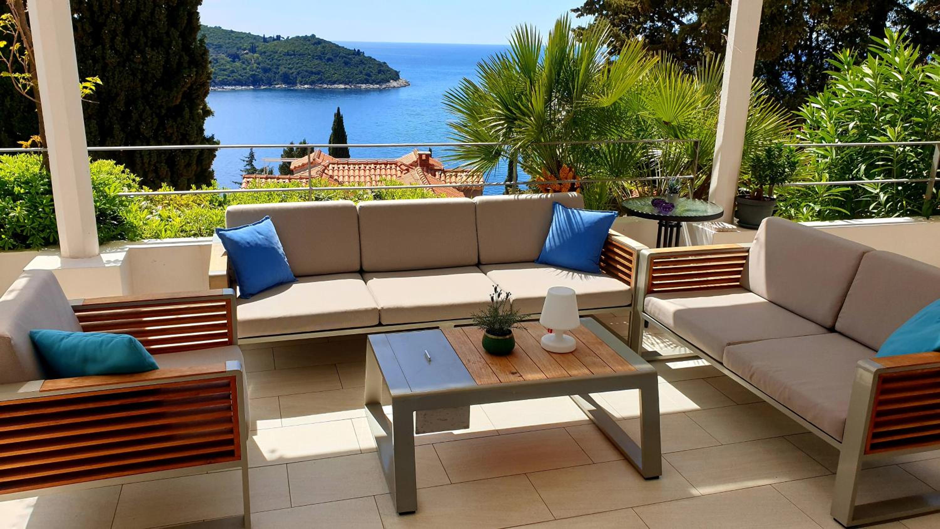 Villa King