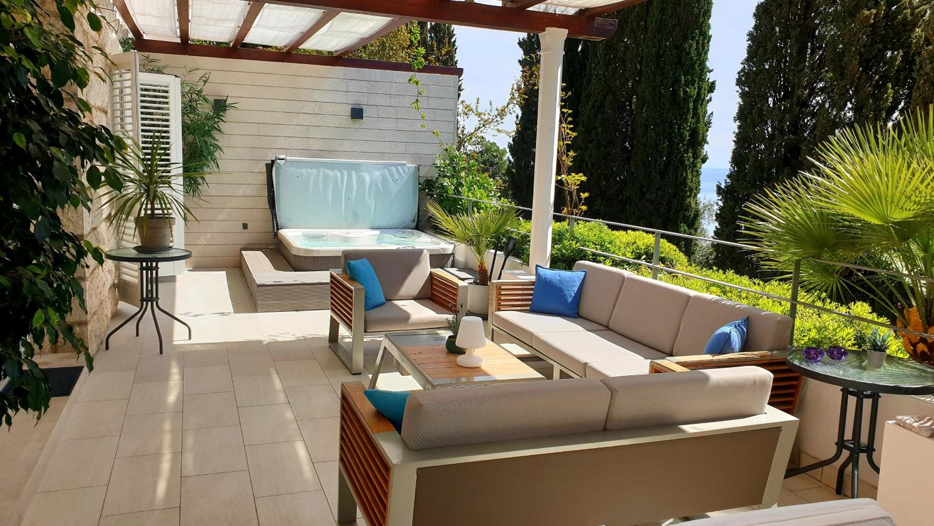 Villa King