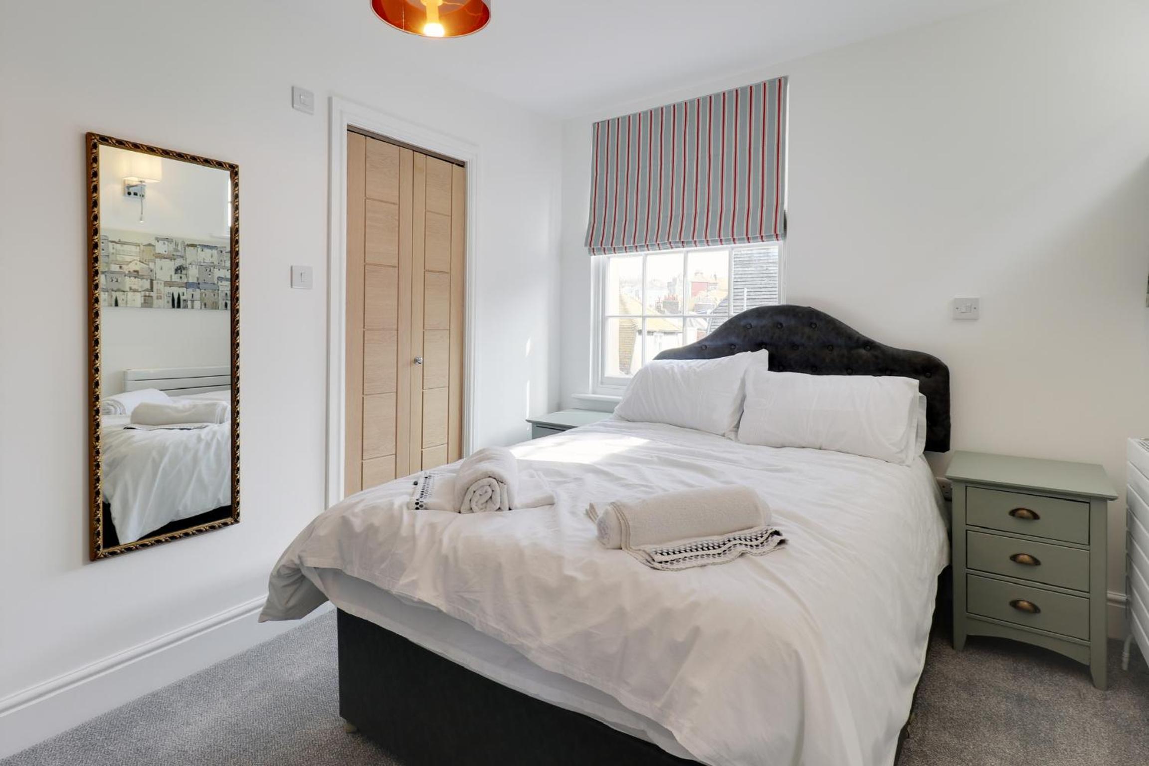 Master accommodation suite 6 view 4