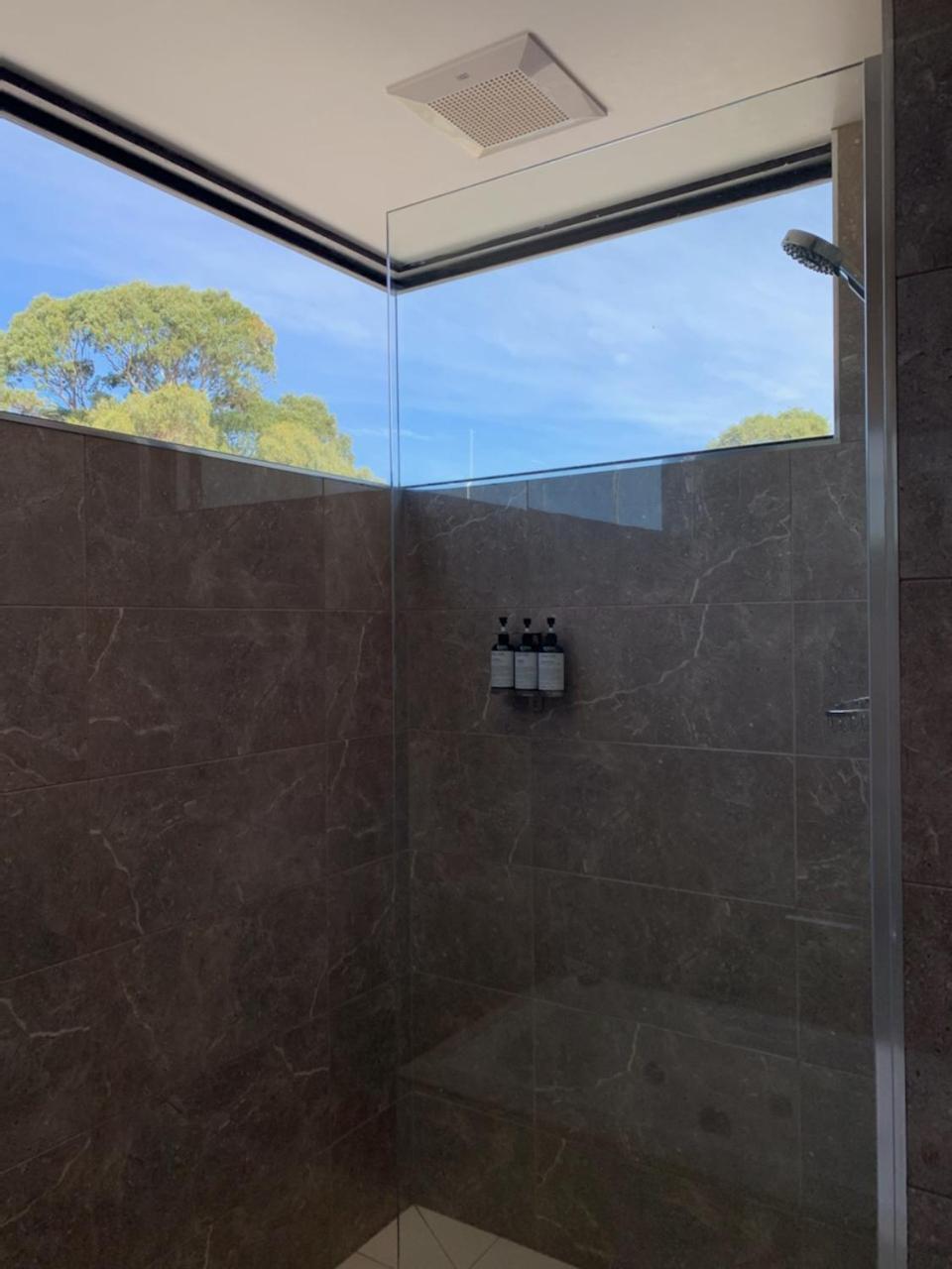 Captains Cove 1st Floor Spa Luxury Apartments - Free Netflix