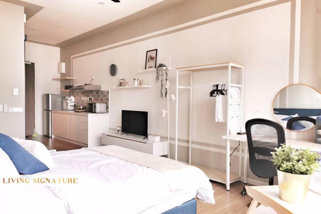 Ceylonz Suites KL Studio near Bukit Bintang - Living Signature